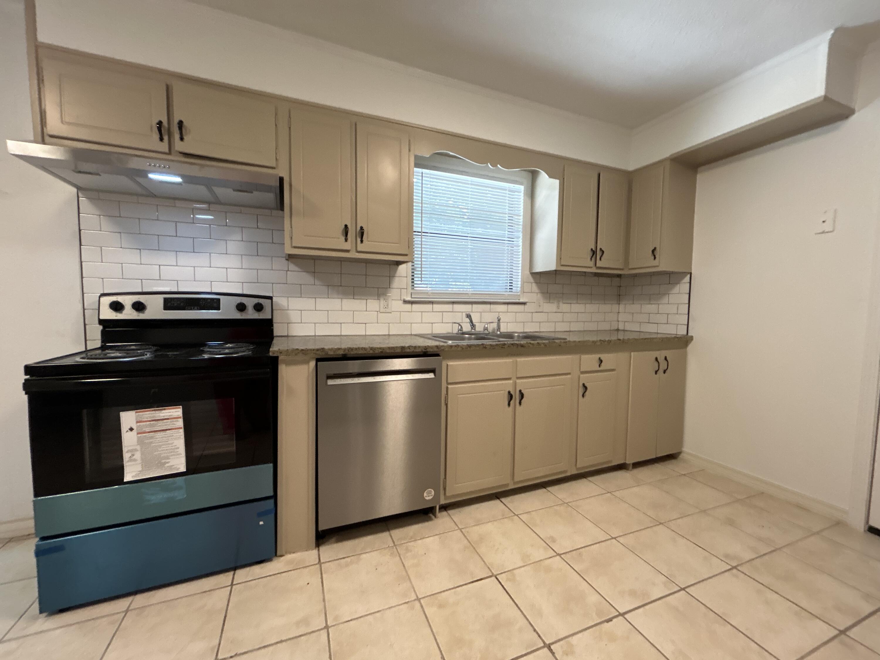LAKEWOOD 1ST ADDN - Residential Lease