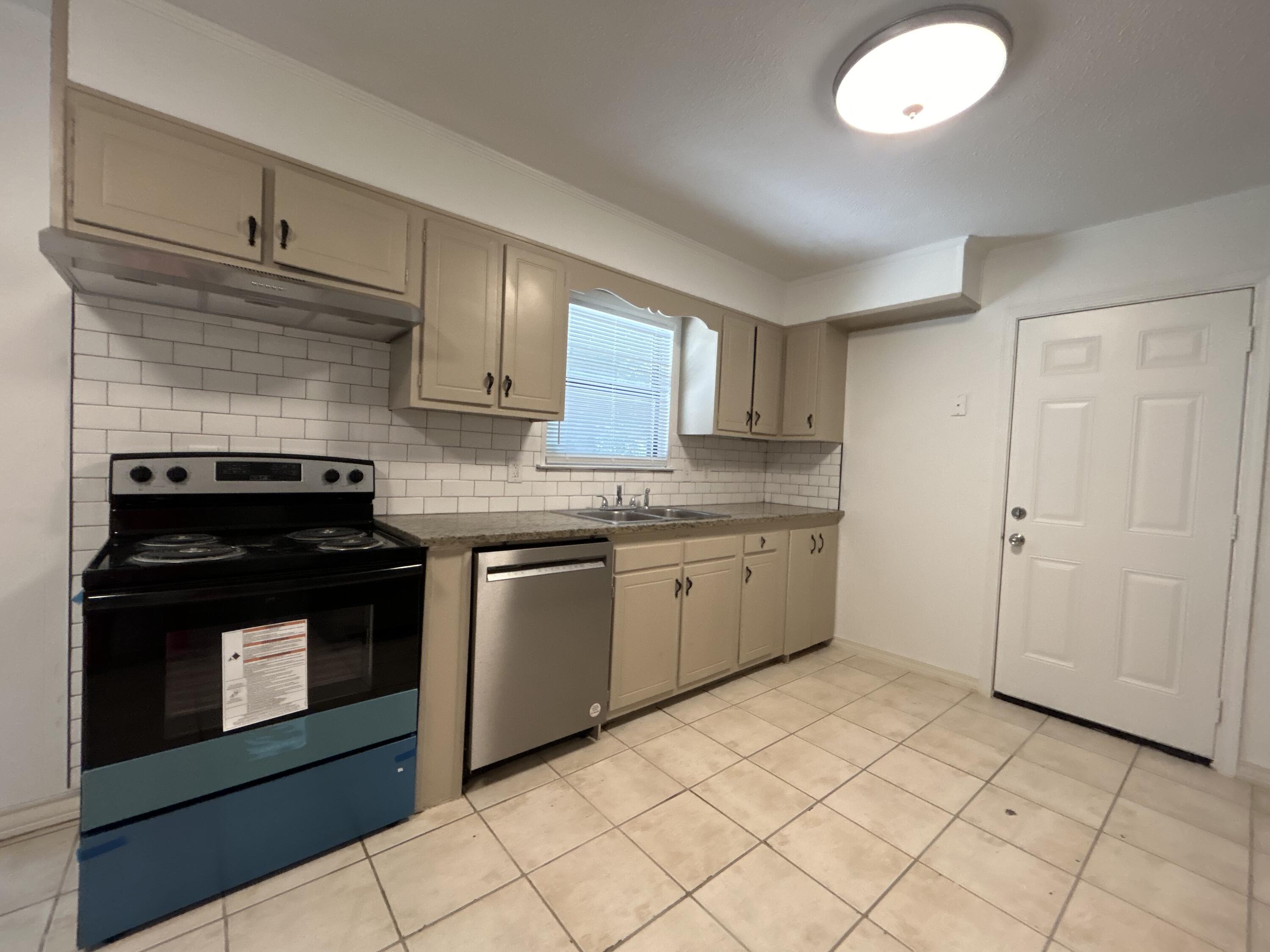 LAKEWOOD 1ST ADDN - Residential Lease