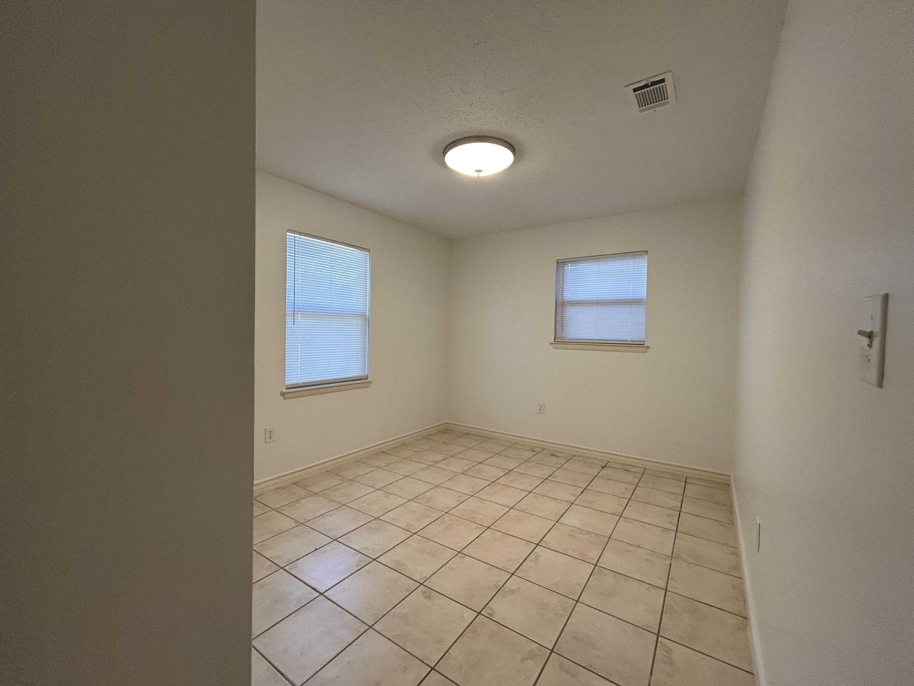 LAKEWOOD 1ST ADDN - Residential Lease