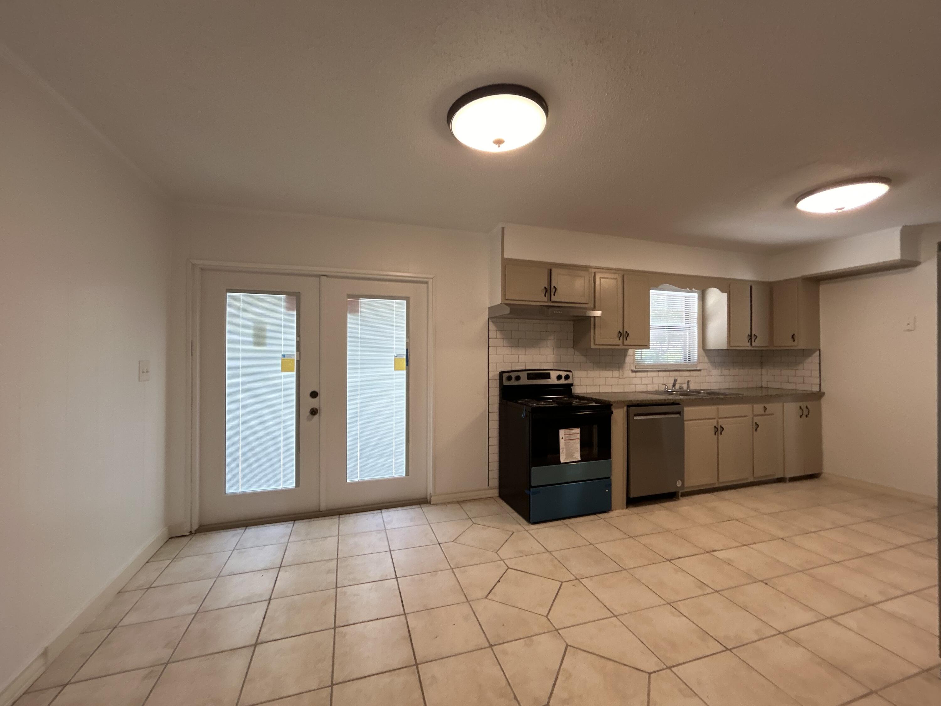 LAKEWOOD 1ST ADDN - Residential Lease