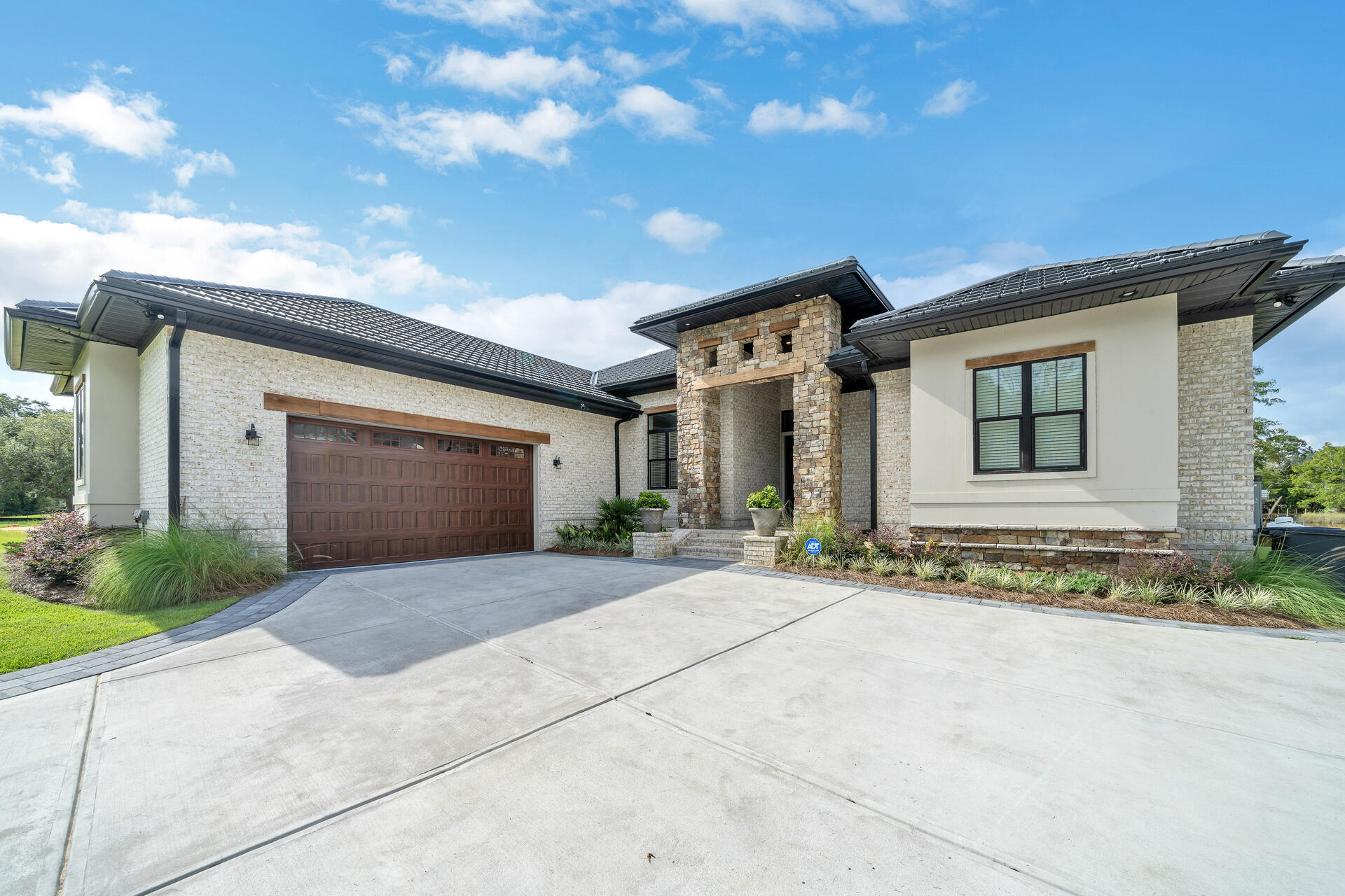 LAGRANGE COVE - Residential