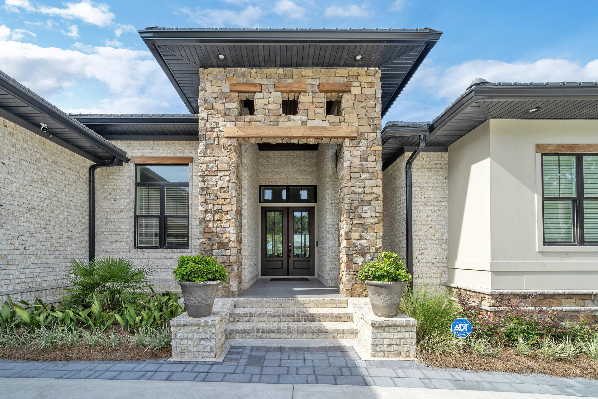 LAGRANGE COVE - Residential