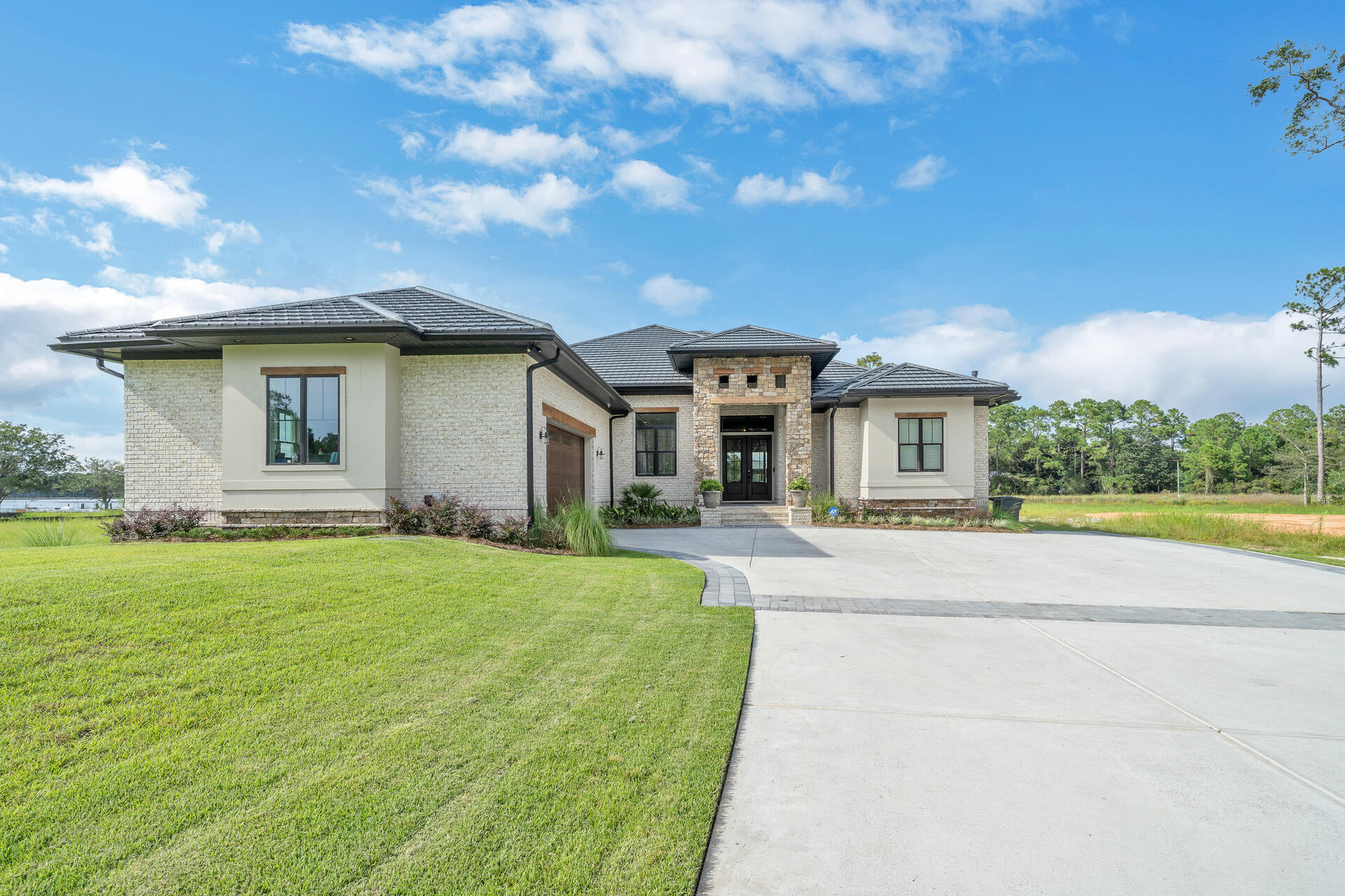 LAGRANGE COVE - Residential
