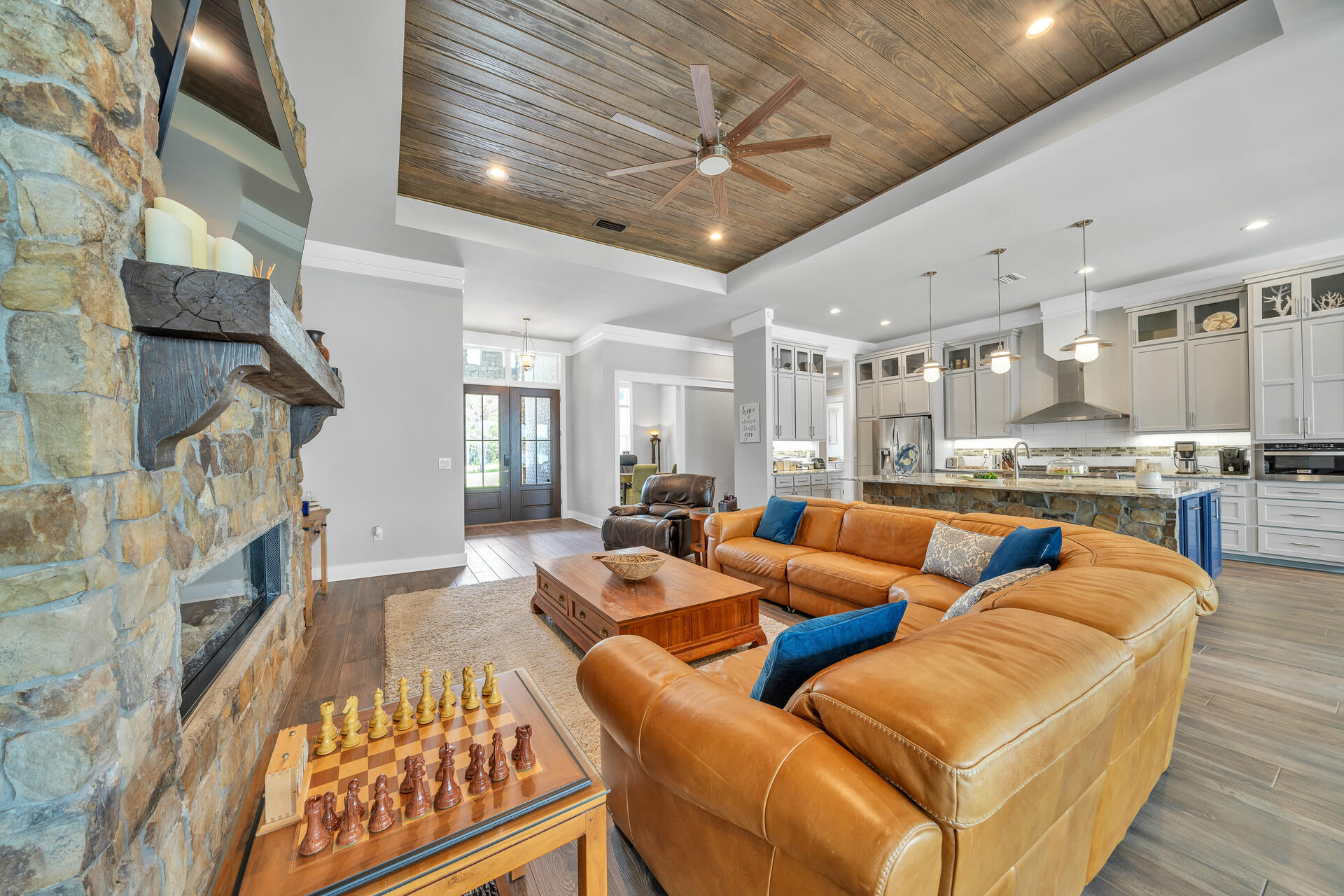 LAGRANGE COVE - Residential