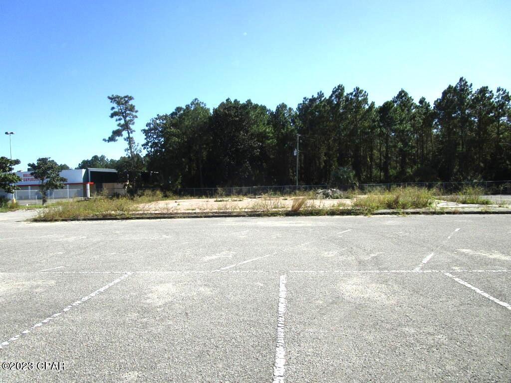 NO RECORDED SUBDIVISION - Land