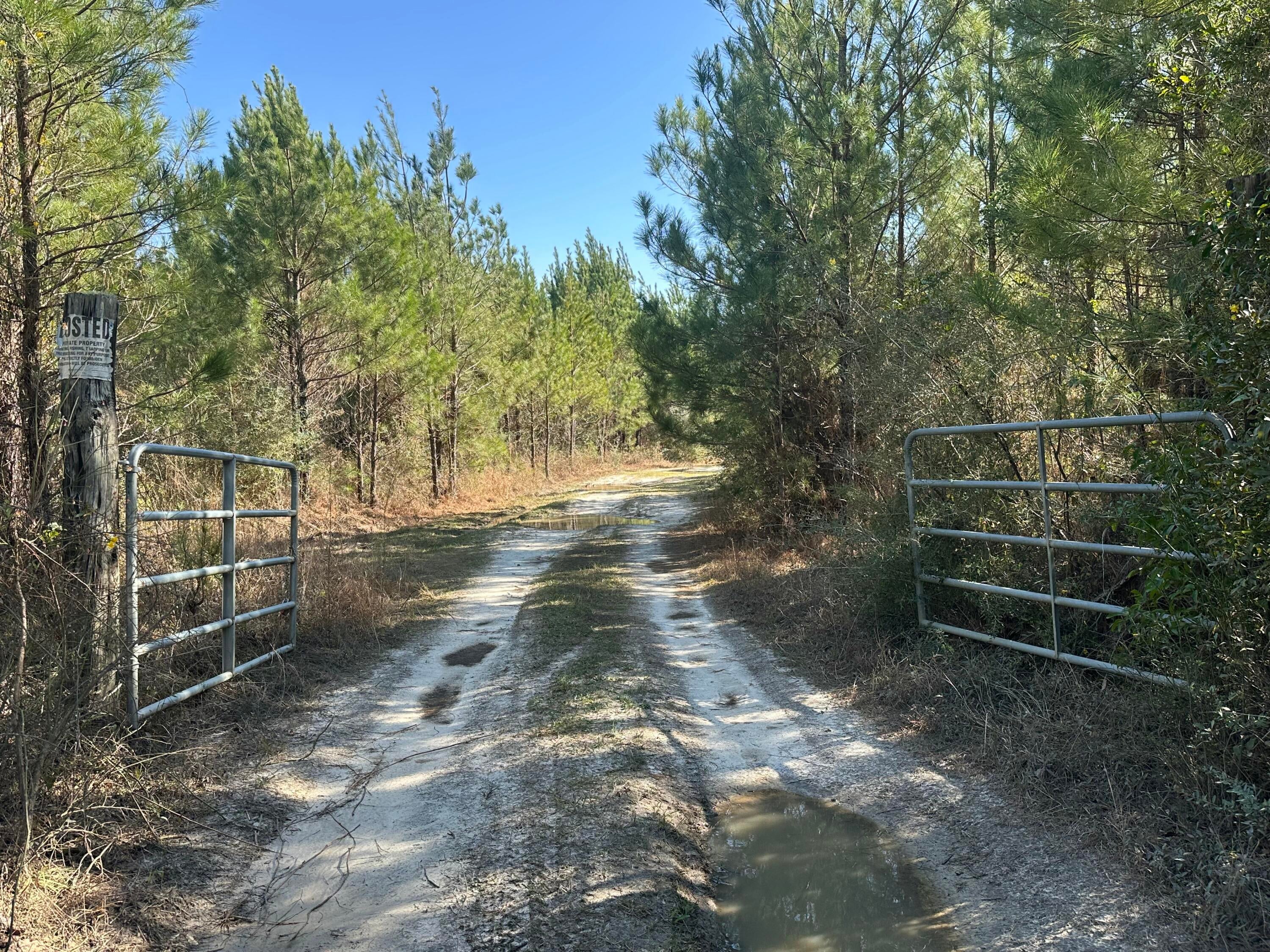 NO RECORDED SUBDIVISION - Land