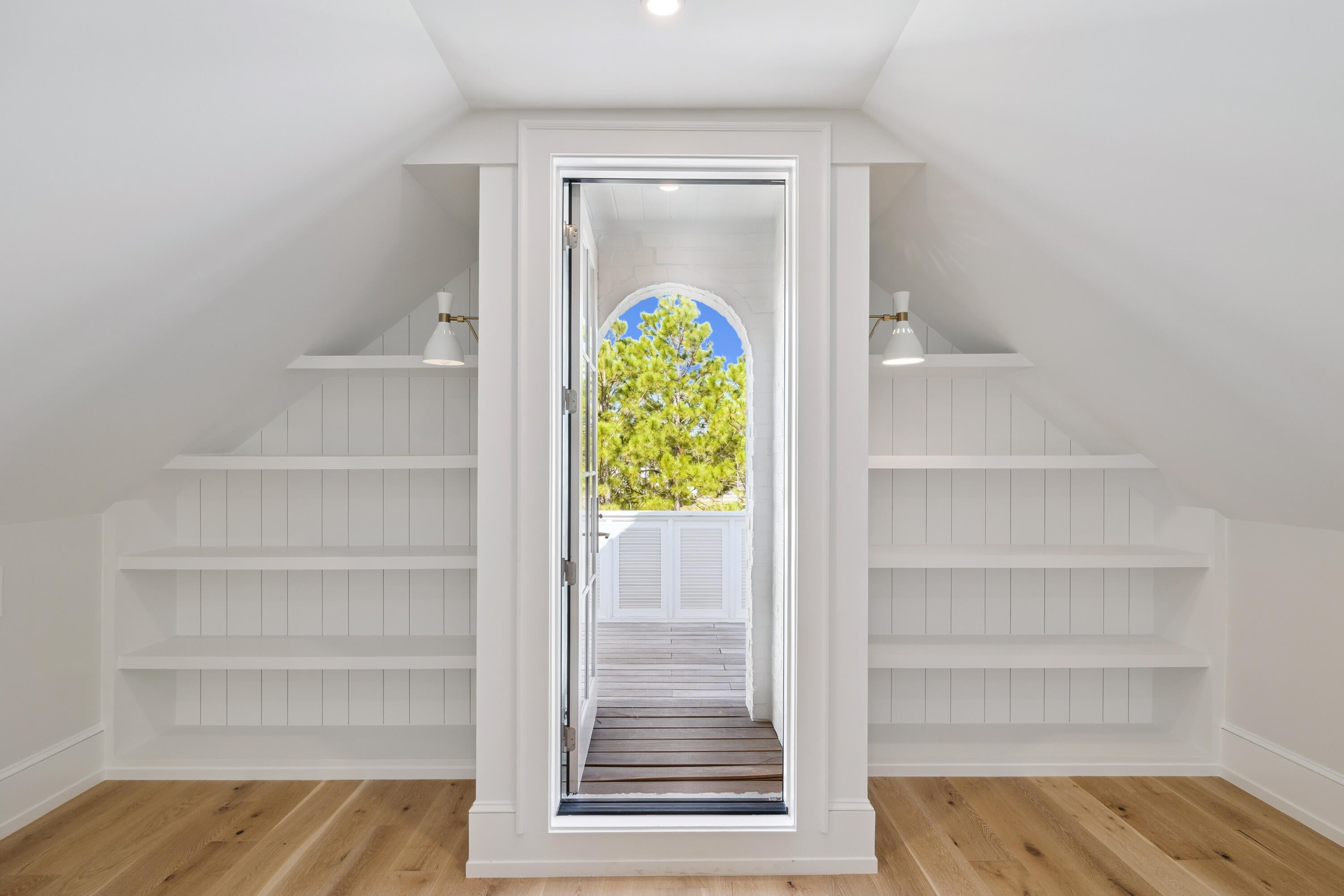 CHURCHILL OAKS - Residential