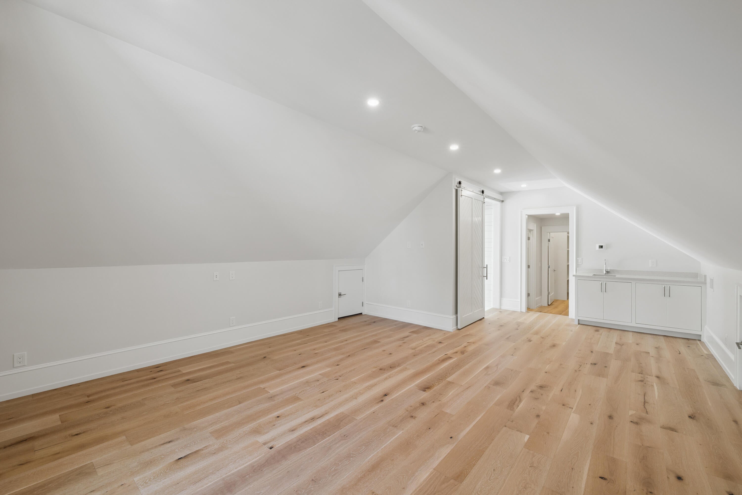 CHURCHILL OAKS - Residential
