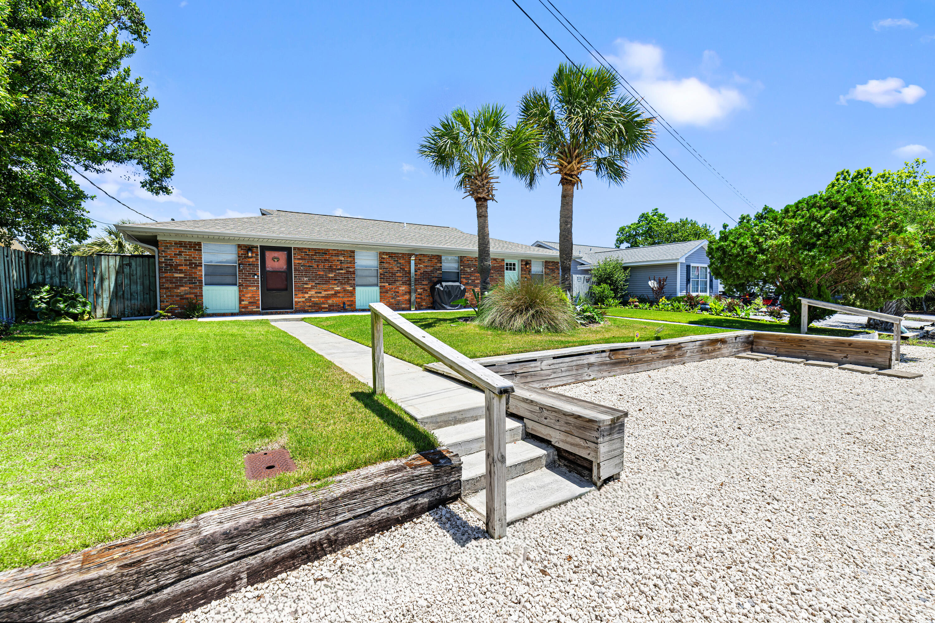 LAKESIDE VILLAS - Residential