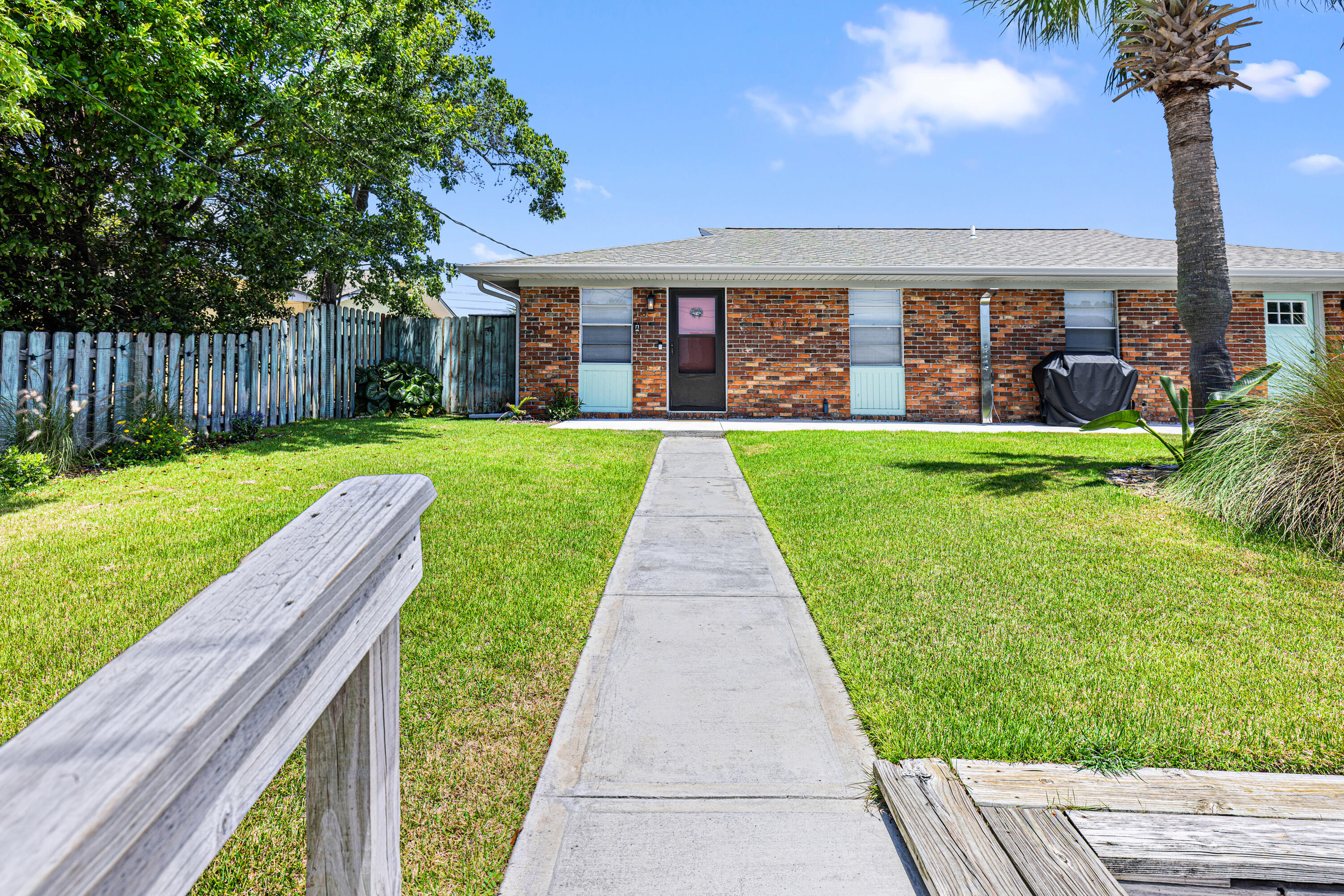LAKESIDE VILLAS - Residential