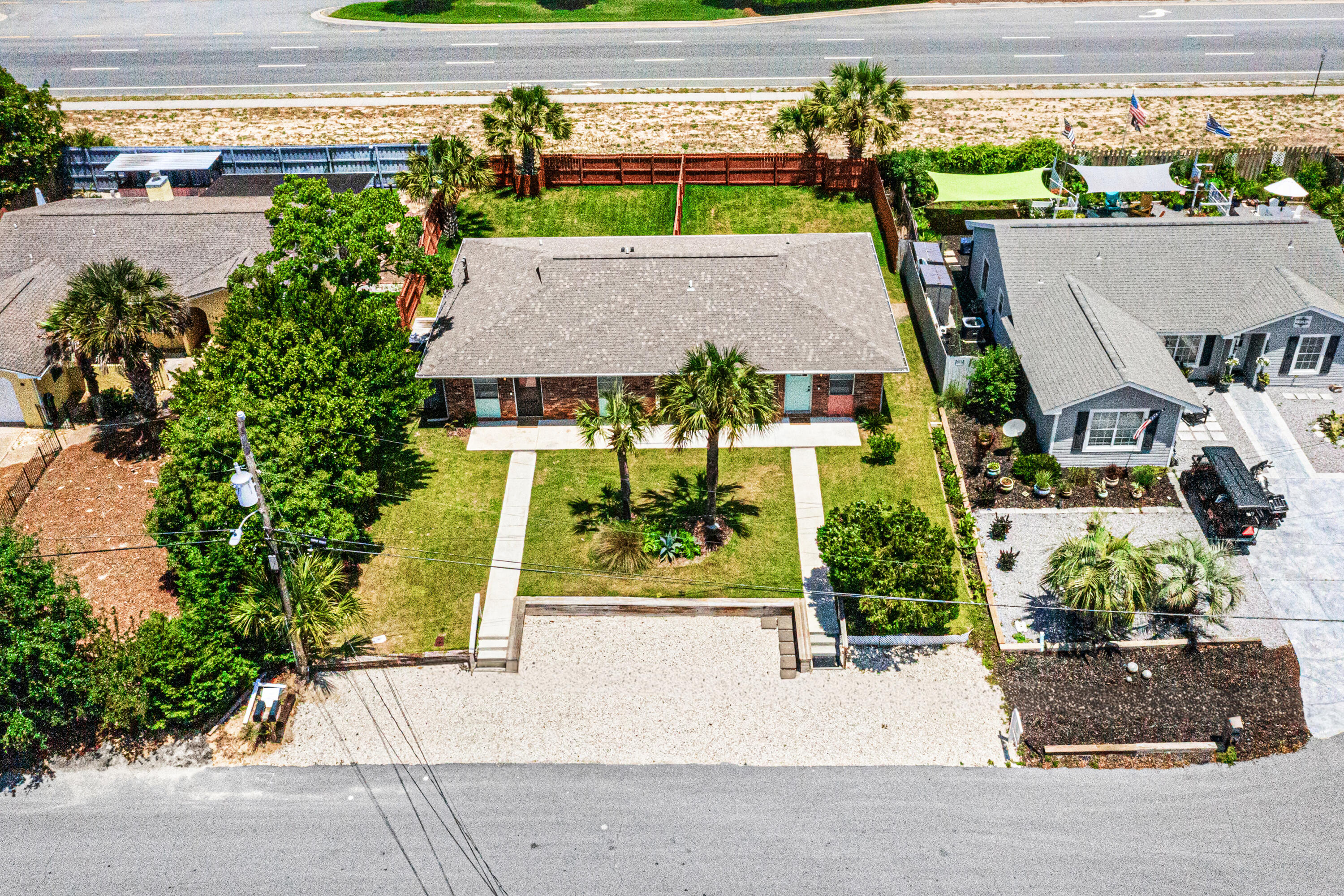 LAKESIDE VILLAS - Residential