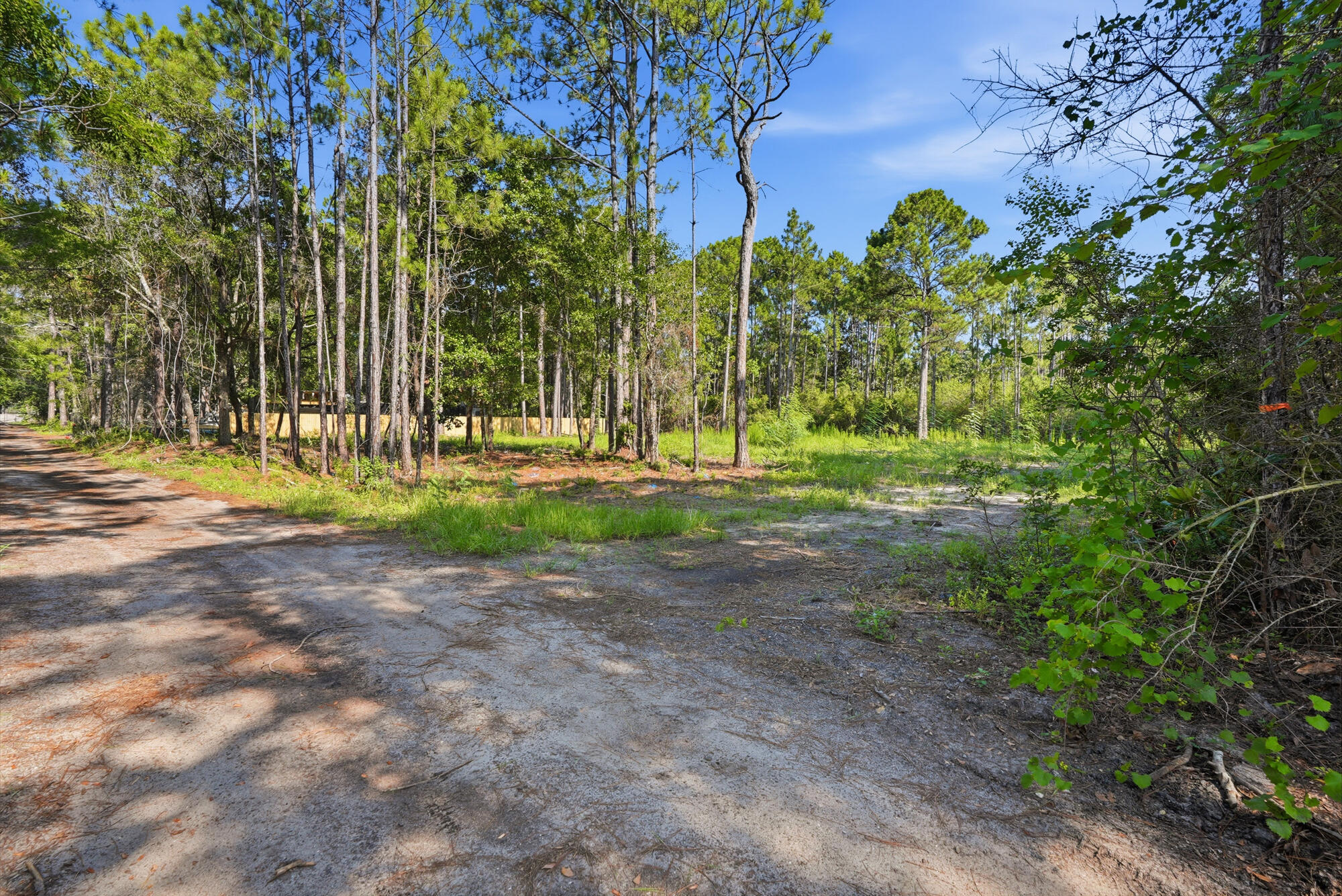GARNETT BAYOU ESTATES - Land