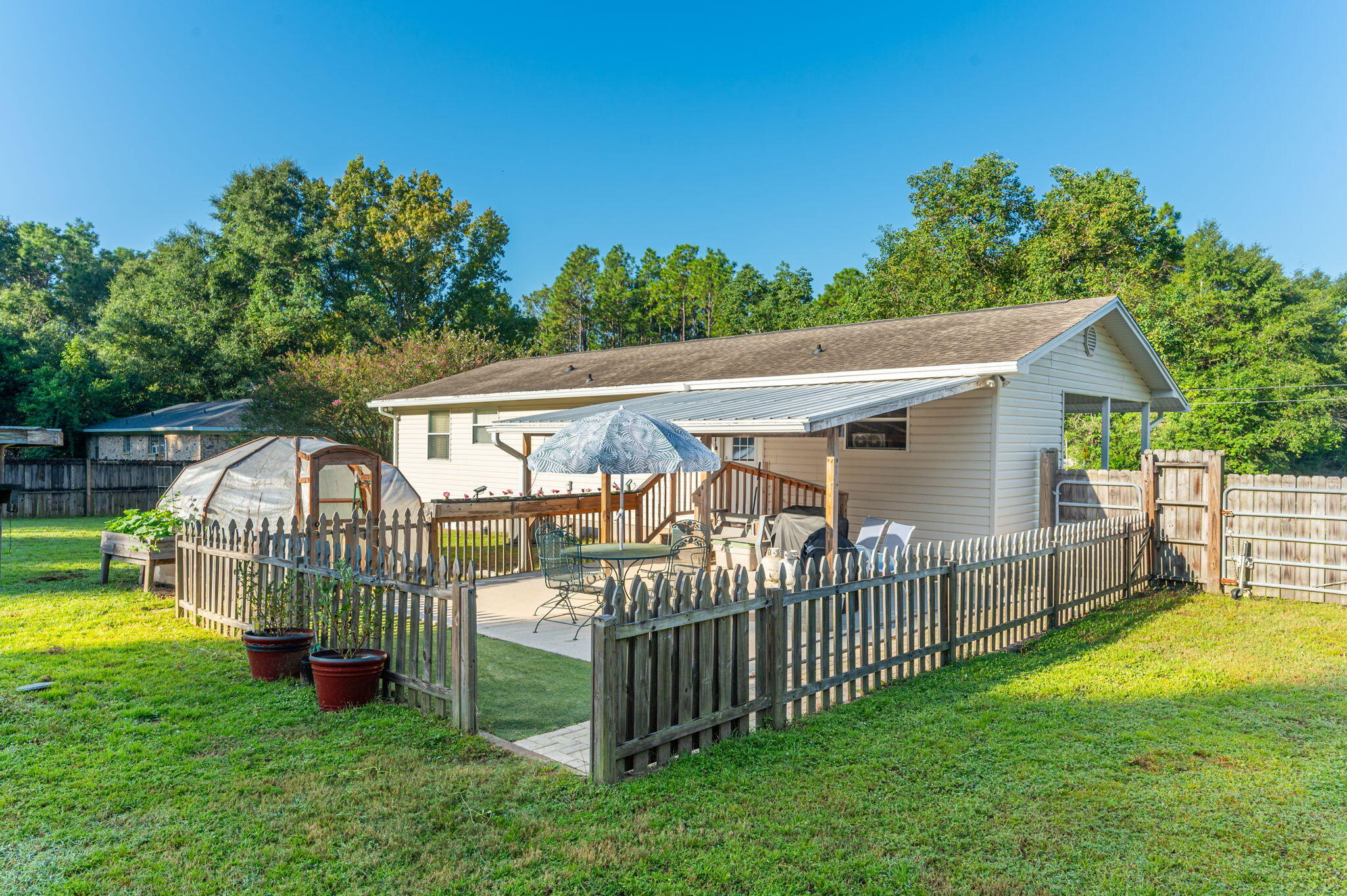 CRESTVIEW SUBURB - Residential