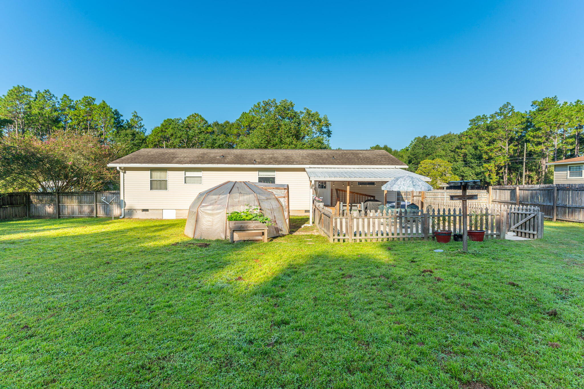 CRESTVIEW SUBURB - Residential