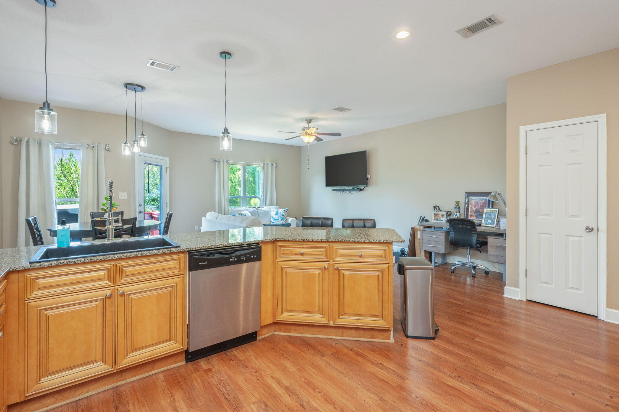 ARBOR LAKE - Residential Lease