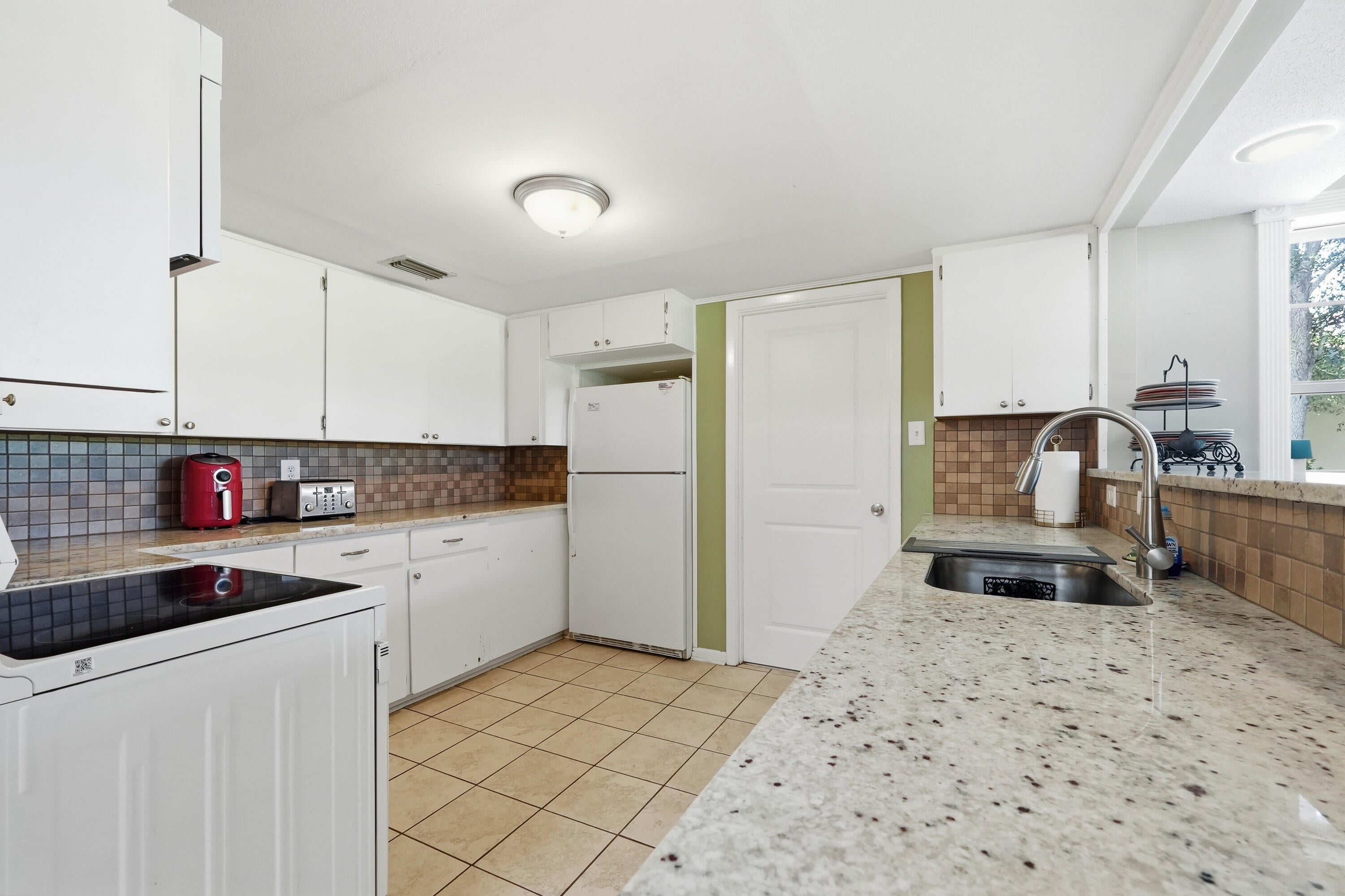LAKE LORRAINE EST LOT 48 BLK B - Residential