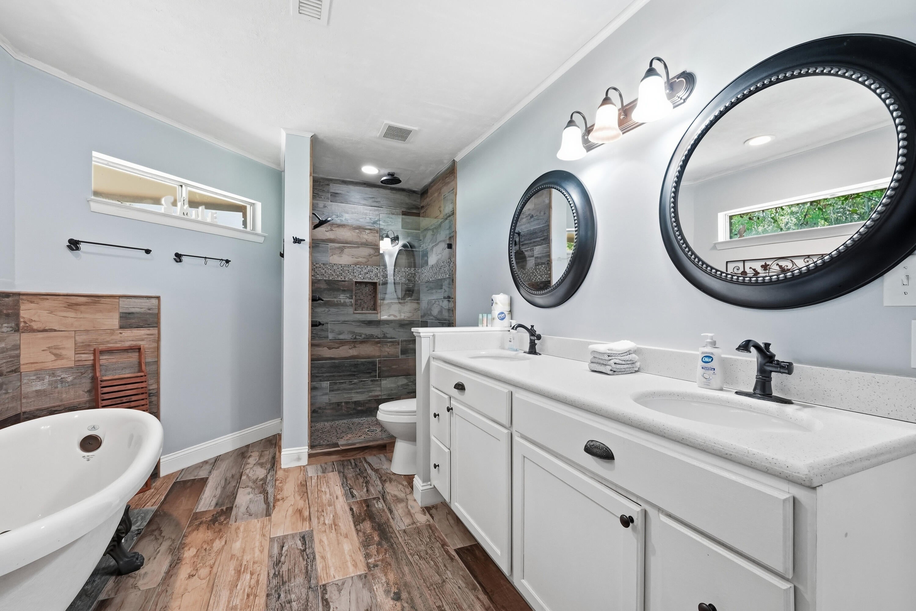 LAKE LORRAINE EST LOT 48 BLK B - Residential