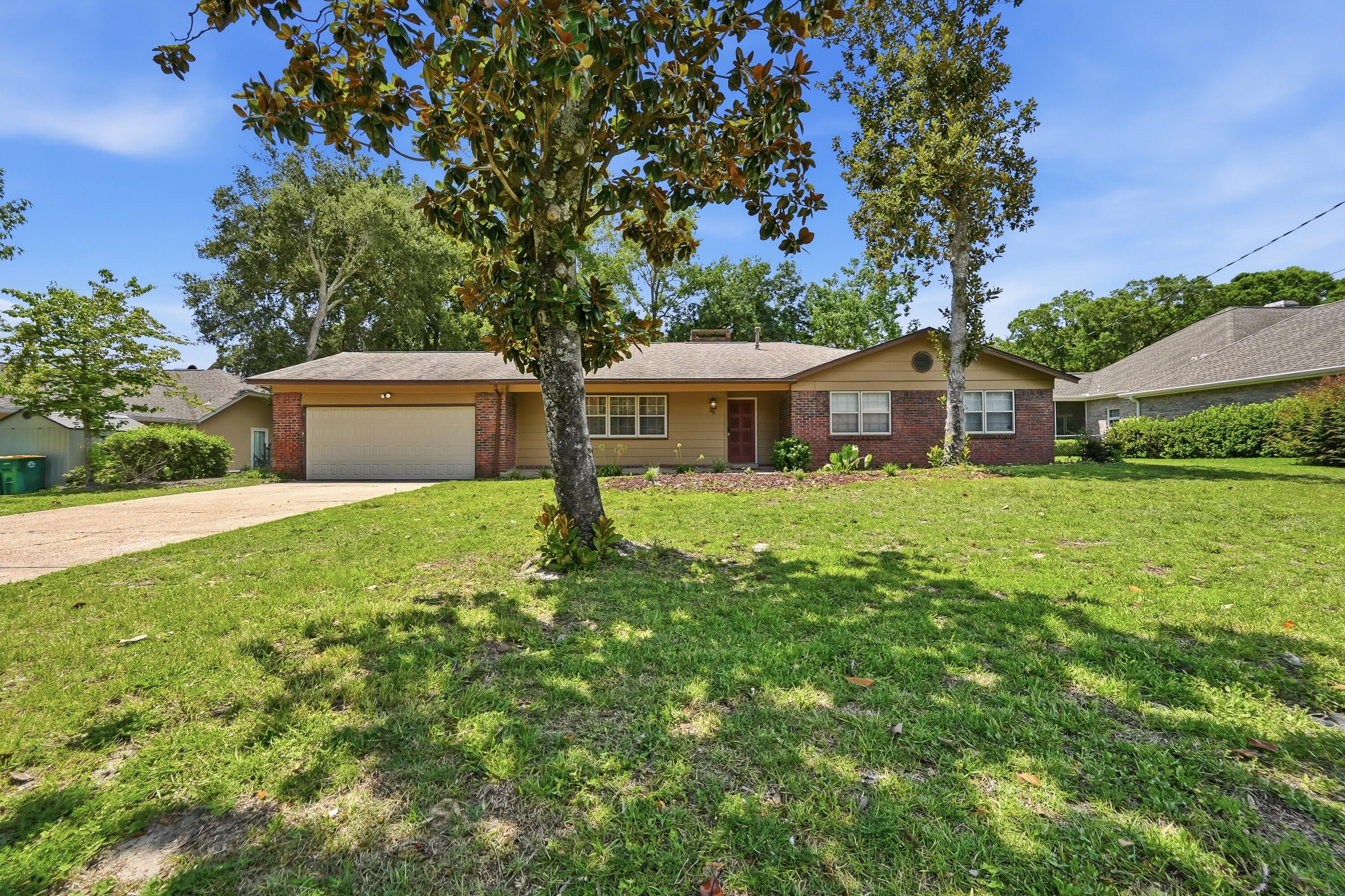 LAKE LORRAINE EST LOT 48 BLK B - Residential