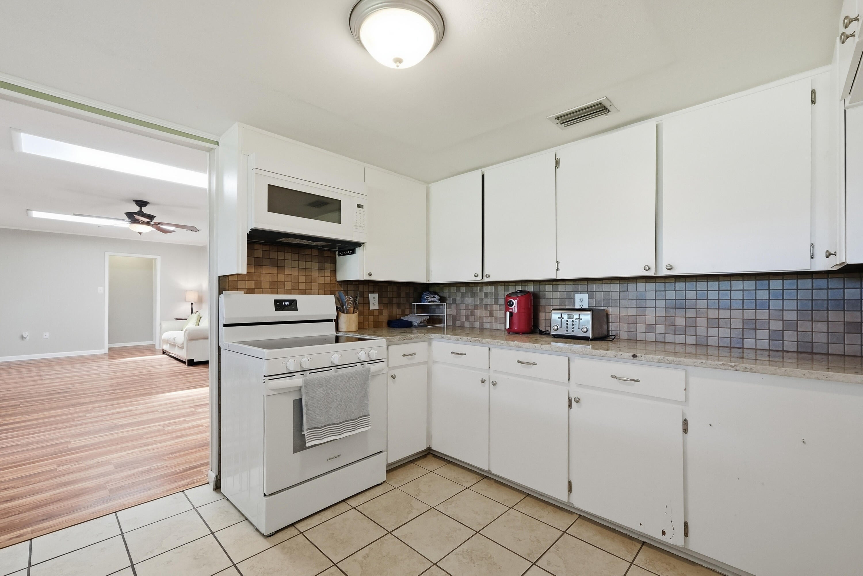 LAKE LORRAINE EST LOT 48 BLK B - Residential