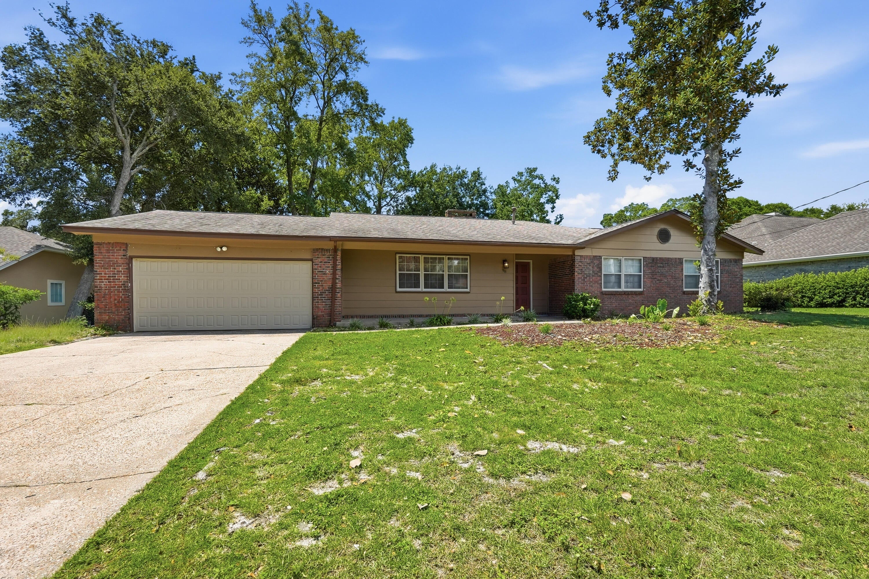 LAKE LORRAINE EST LOT 48 BLK B - Residential