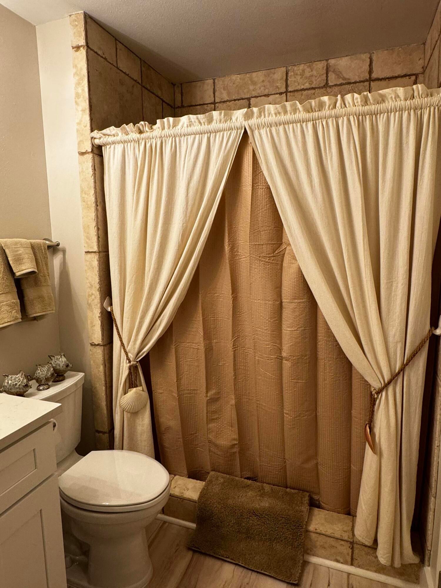 BAYOU VILLAGE CONDO PH 1 - Residential Lease