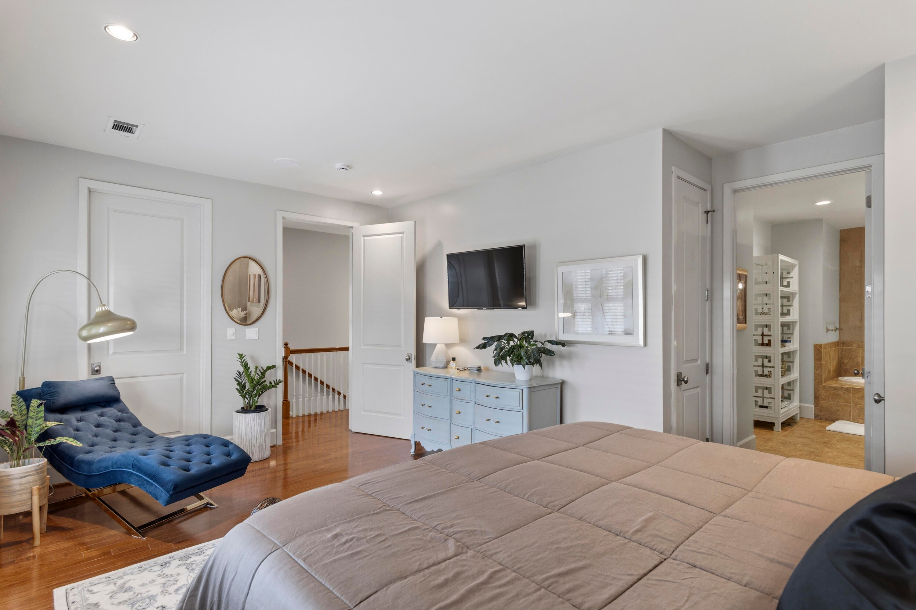 COURT OF NORTH HILL - Residential