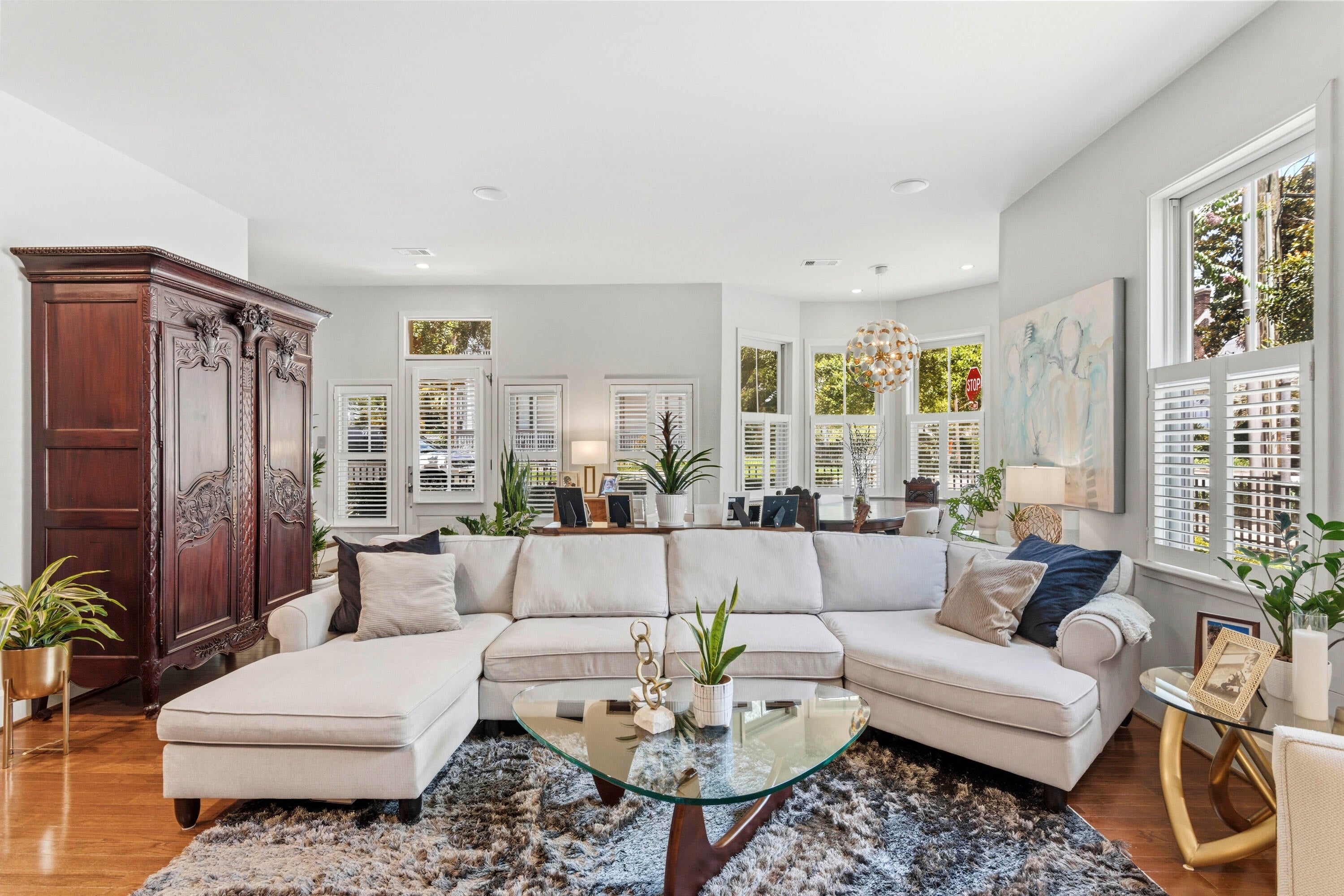 COURT OF NORTH HILL - Residential