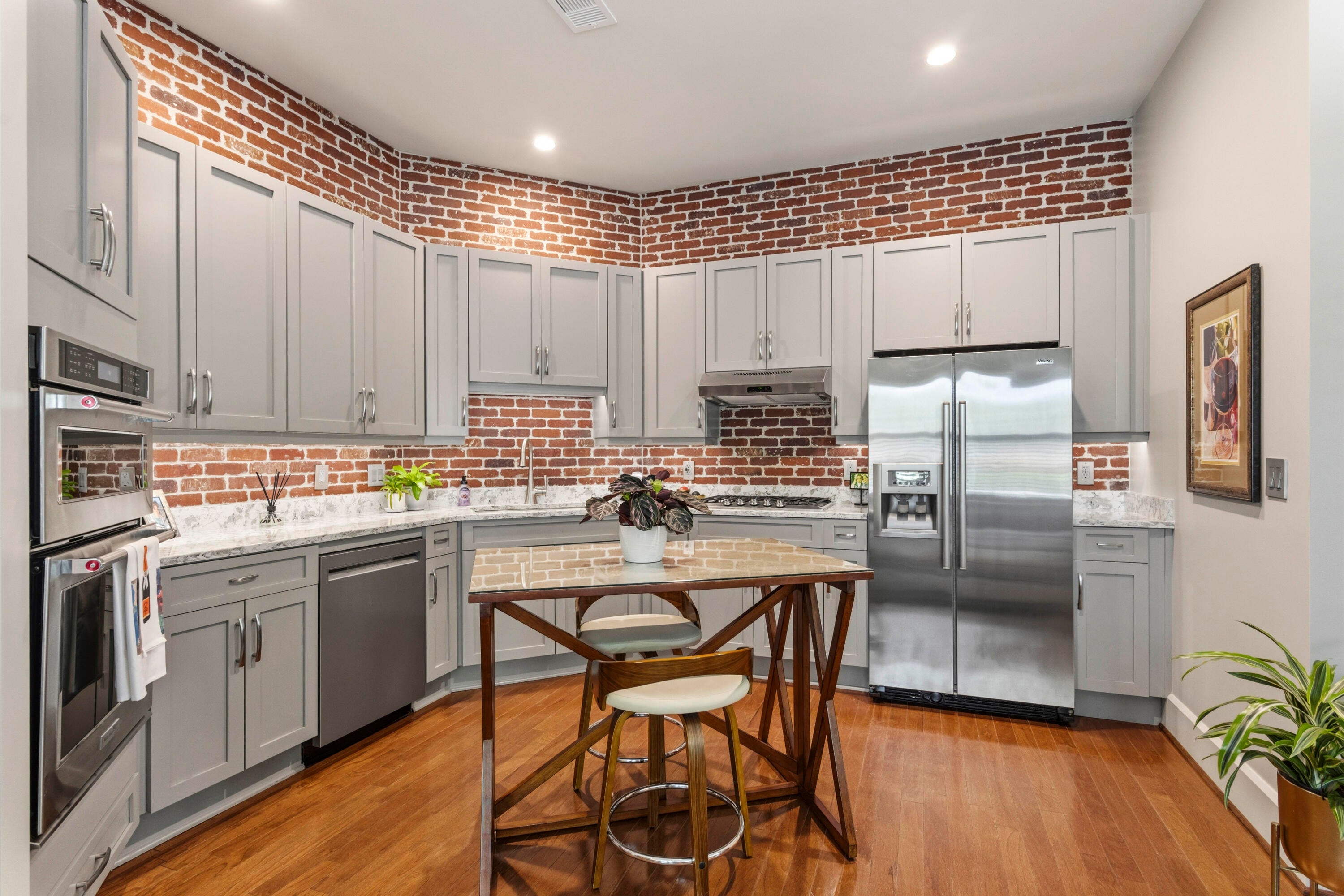 COURT OF NORTH HILL - Residential