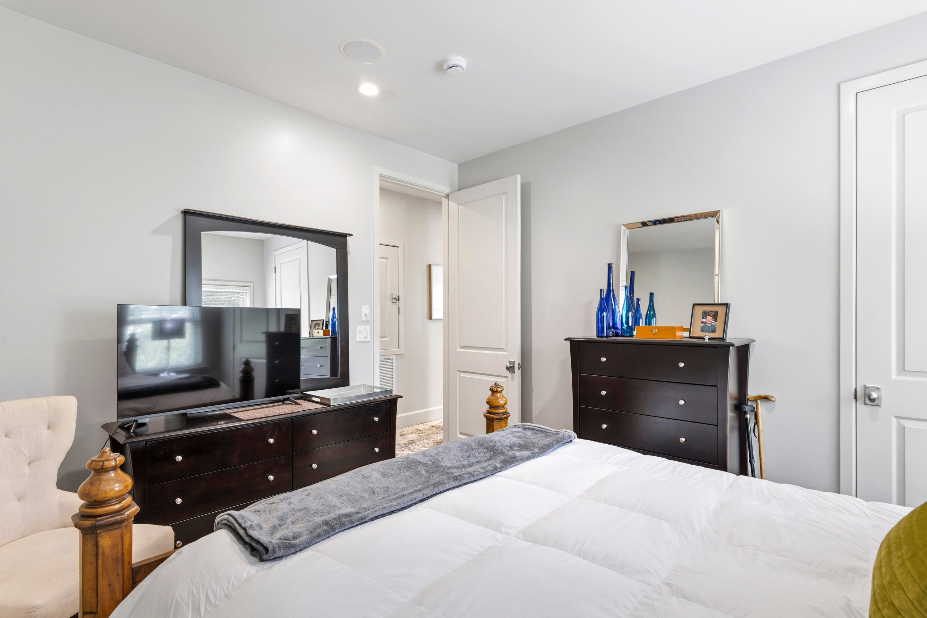 COURT OF NORTH HILL - Residential