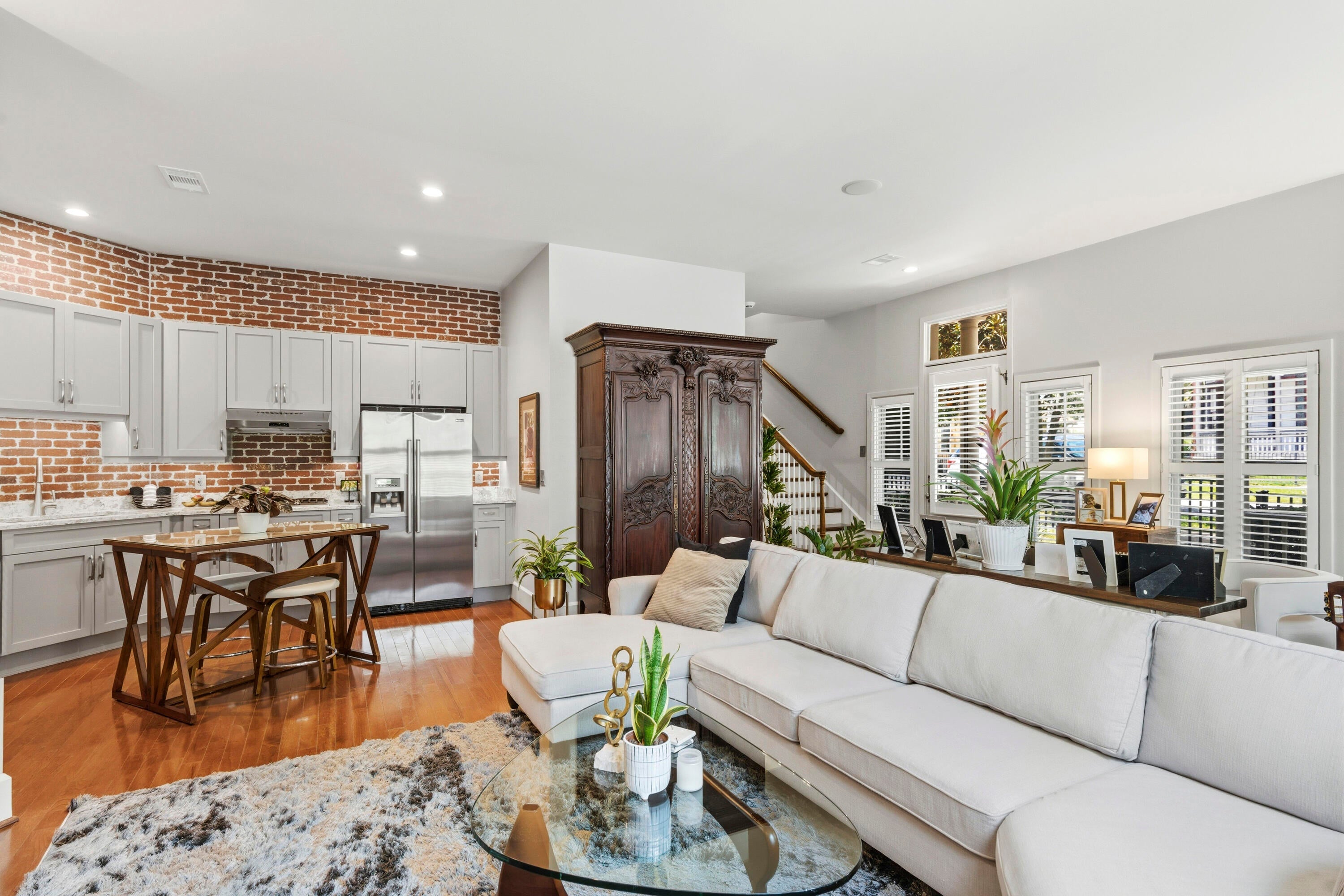 COURT OF NORTH HILL - Residential