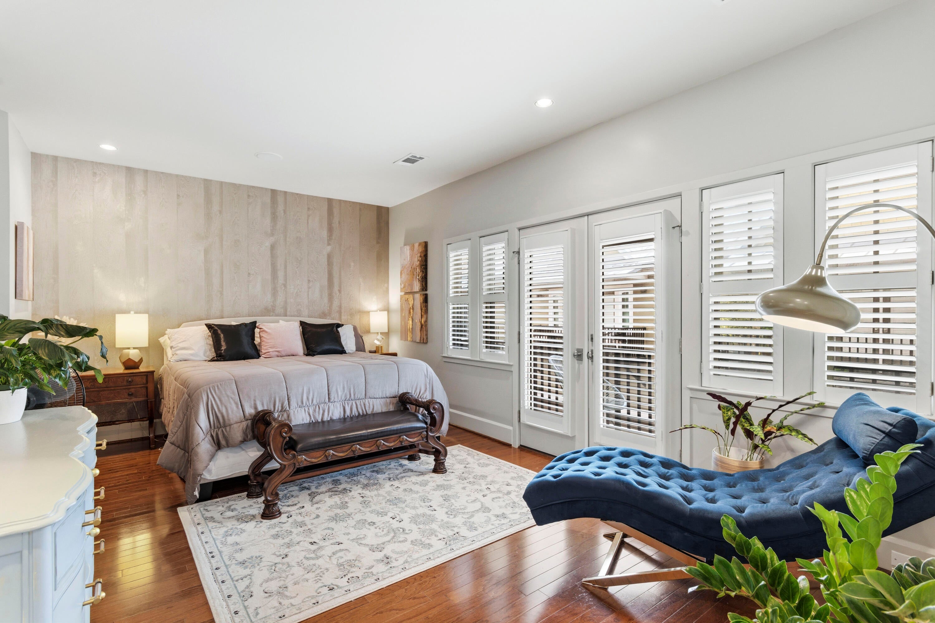 COURT OF NORTH HILL - Residential