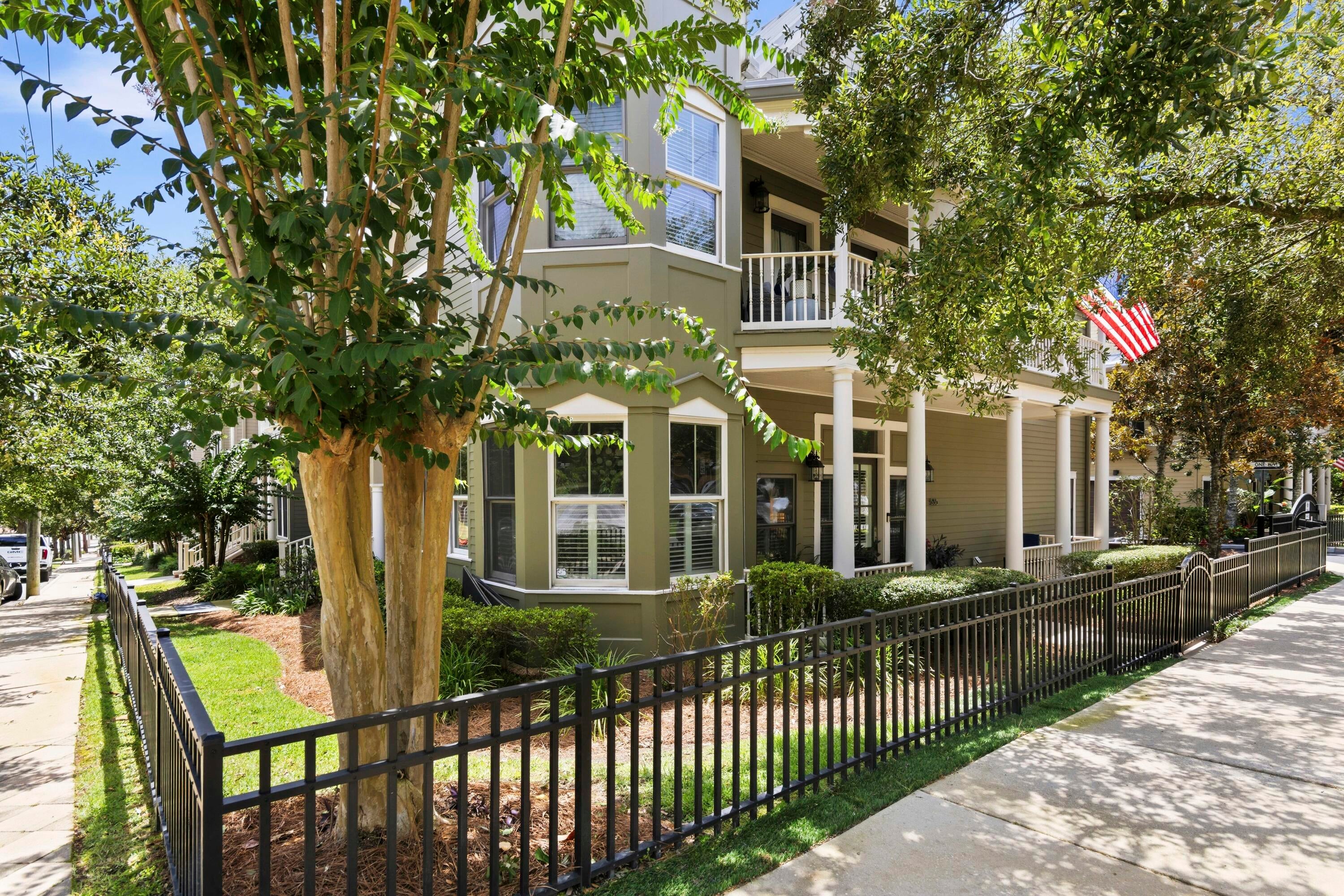 COURT OF NORTH HILL - Residential