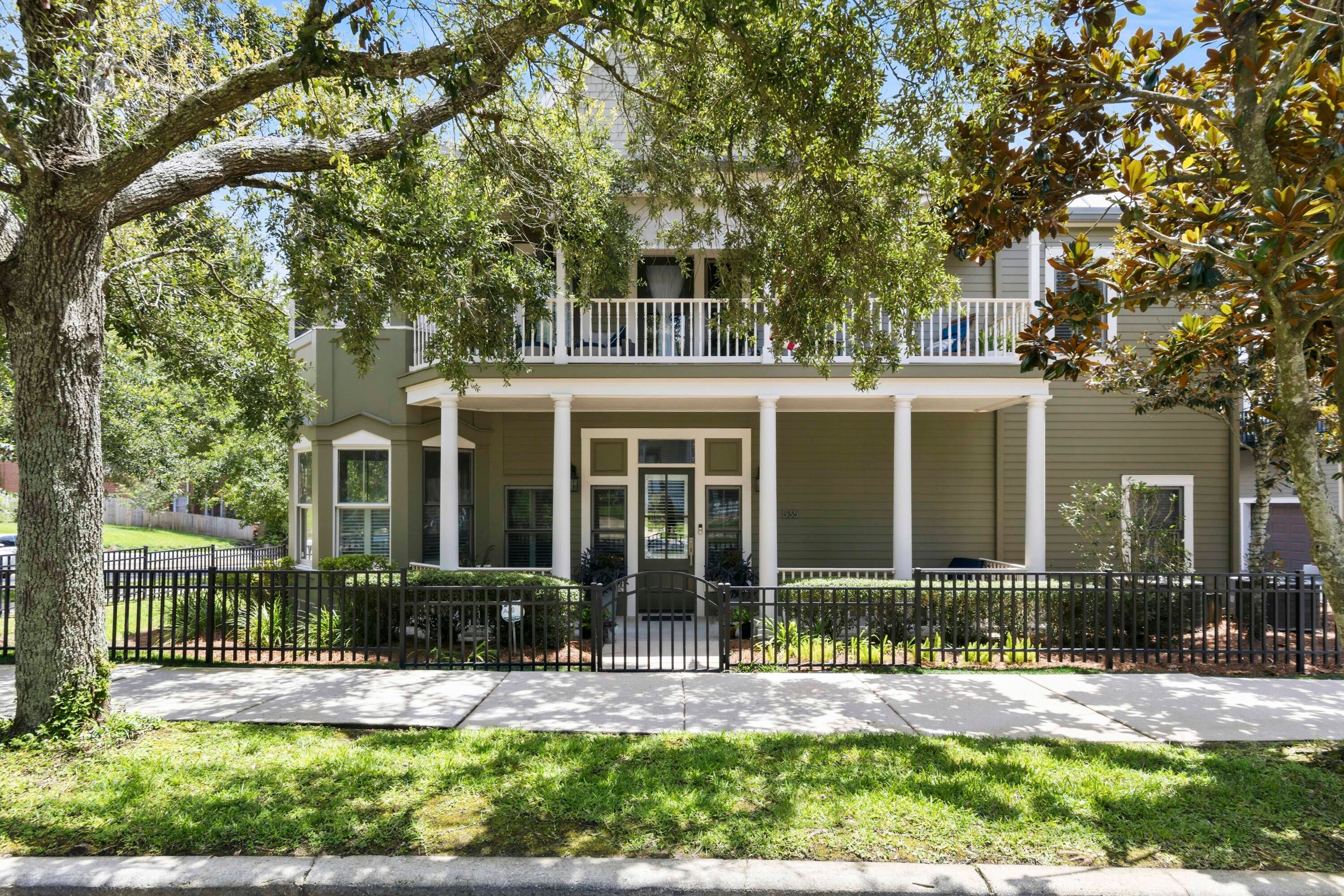 COURT OF NORTH HILL - Residential