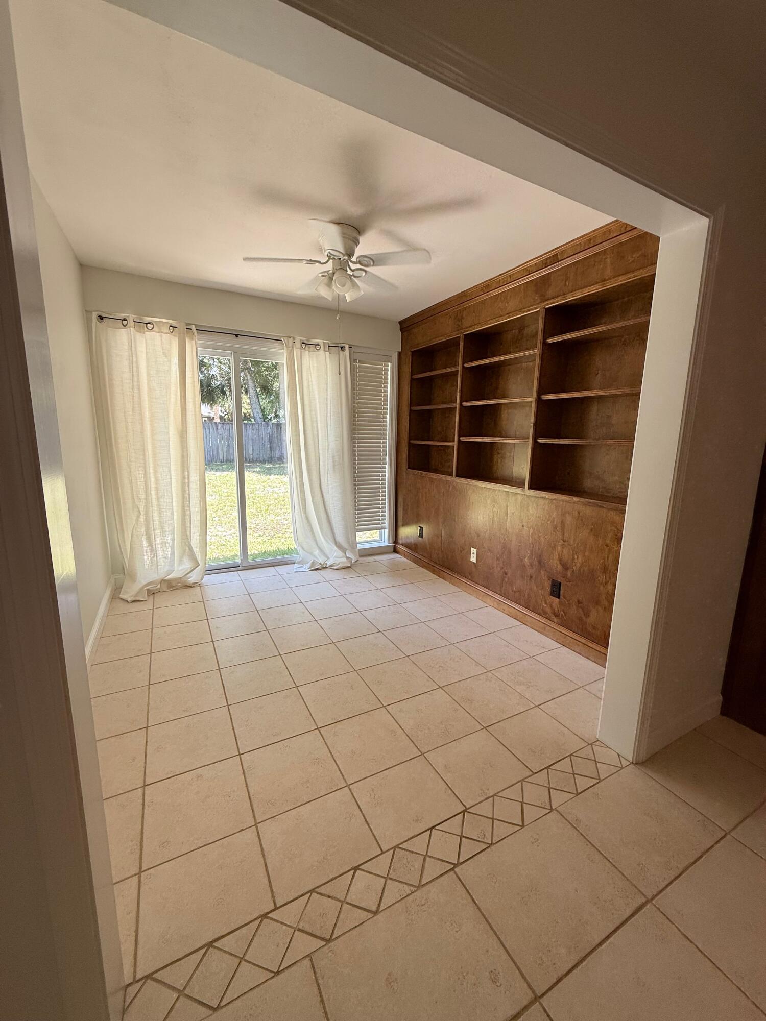 MARY ESTHER MANOR - Residential Lease