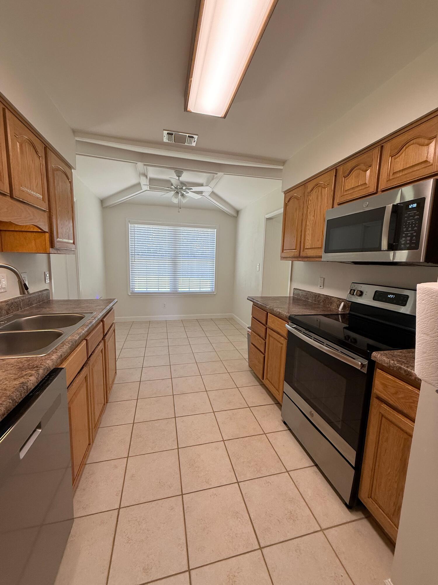 MARY ESTHER MANOR - Residential Lease