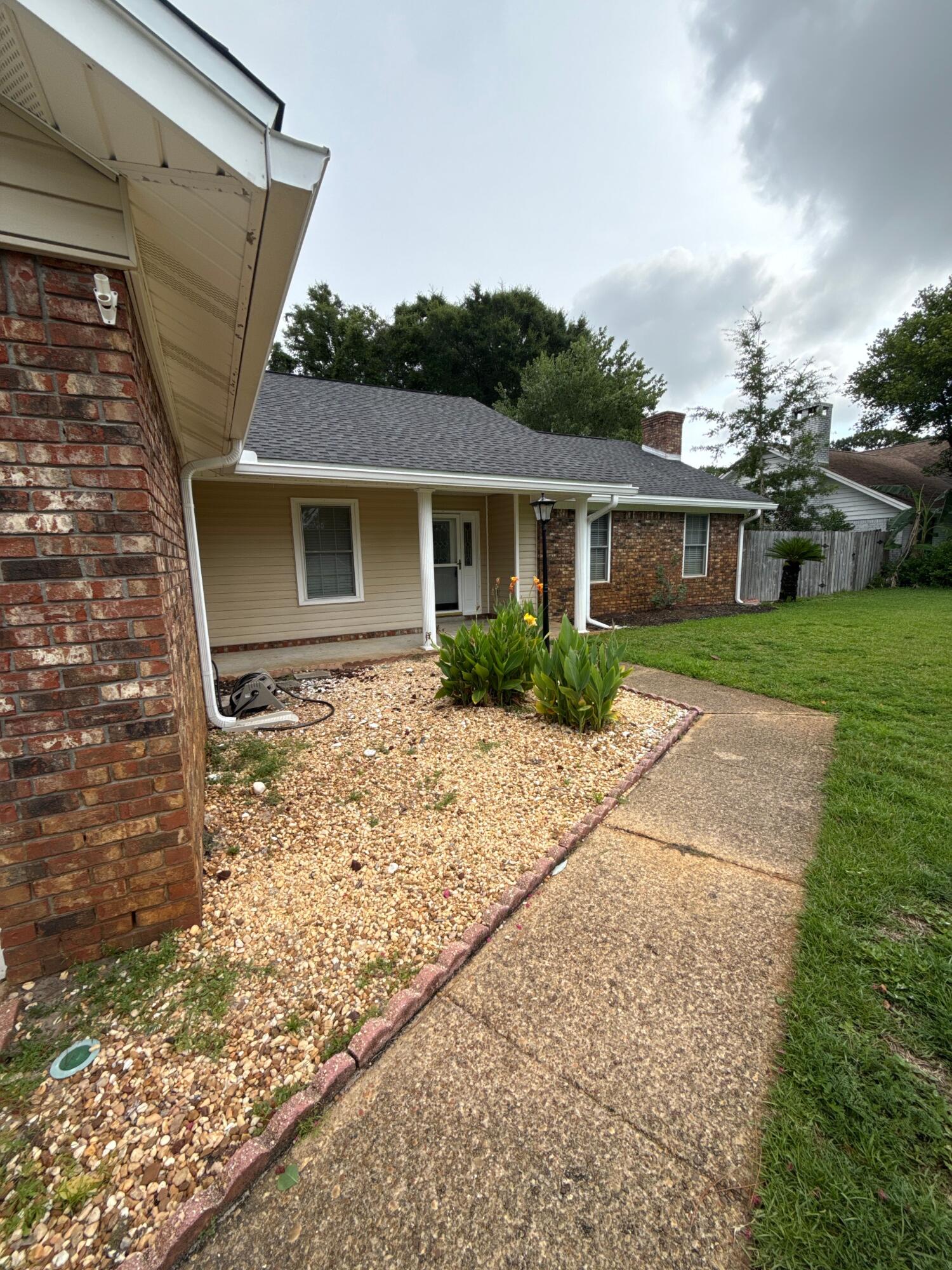MARY ESTHER MANOR - Residential Lease