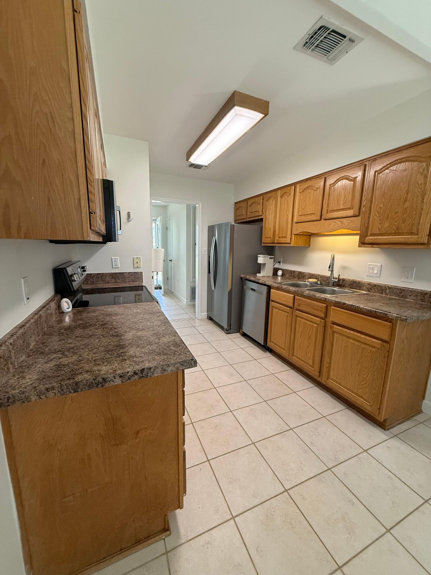 MARY ESTHER MANOR - Residential Lease