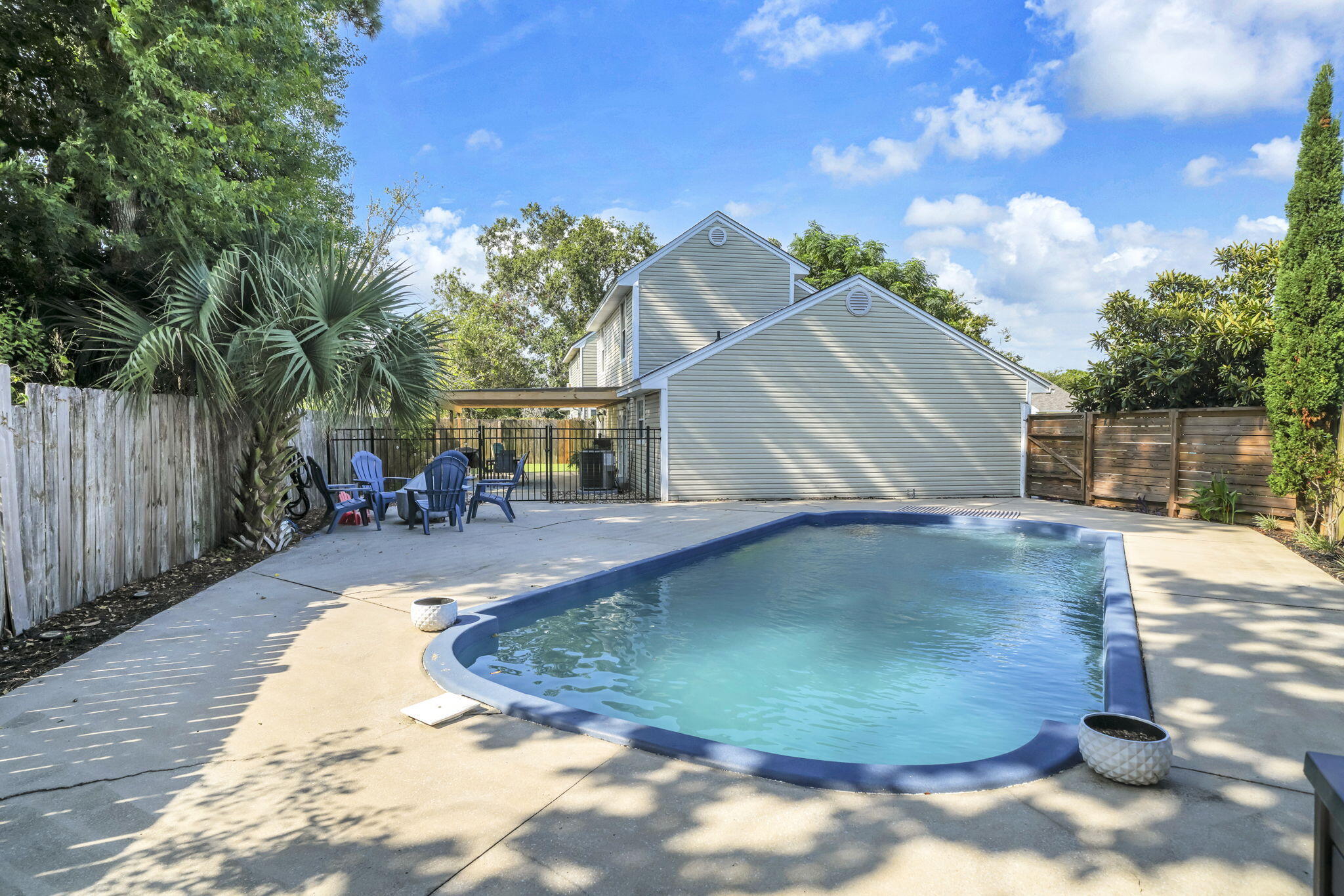 CANTERBURY WOODS - Residential