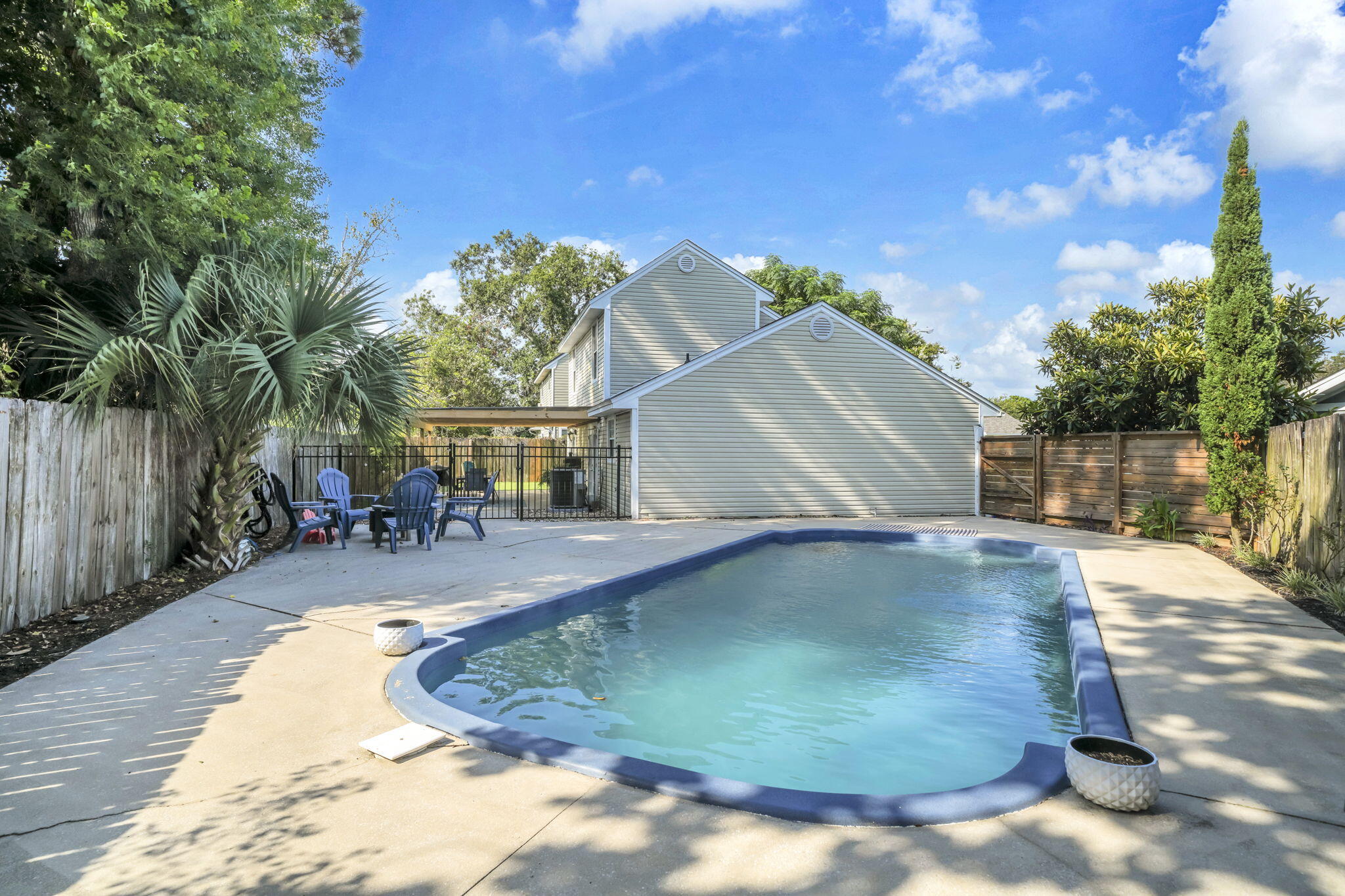 CANTERBURY WOODS - Residential