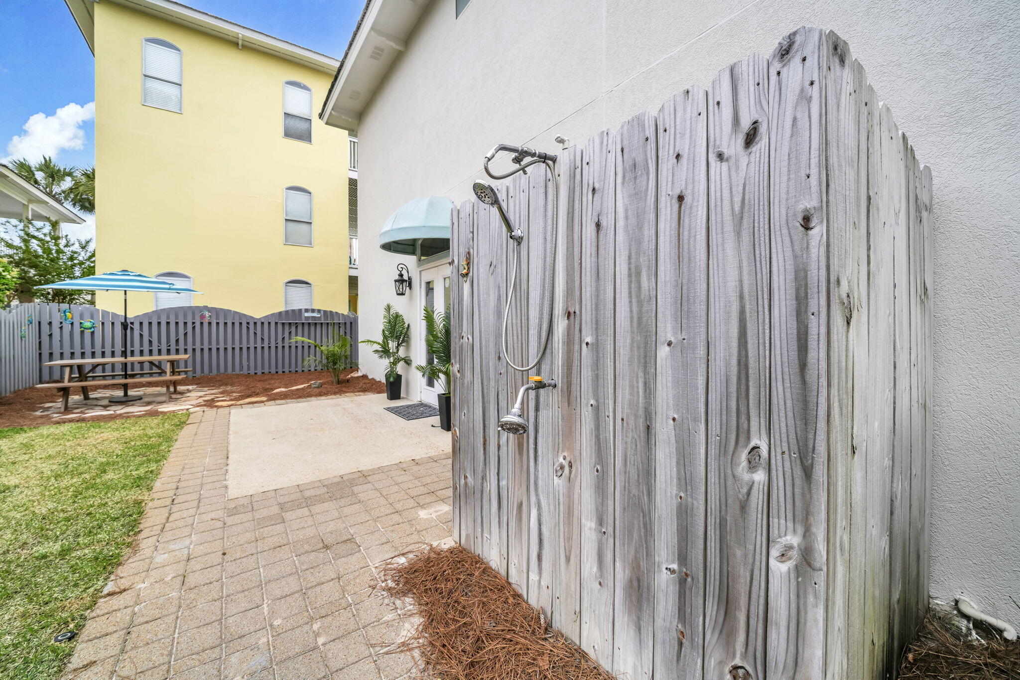 EMERALD SHORES - Residential