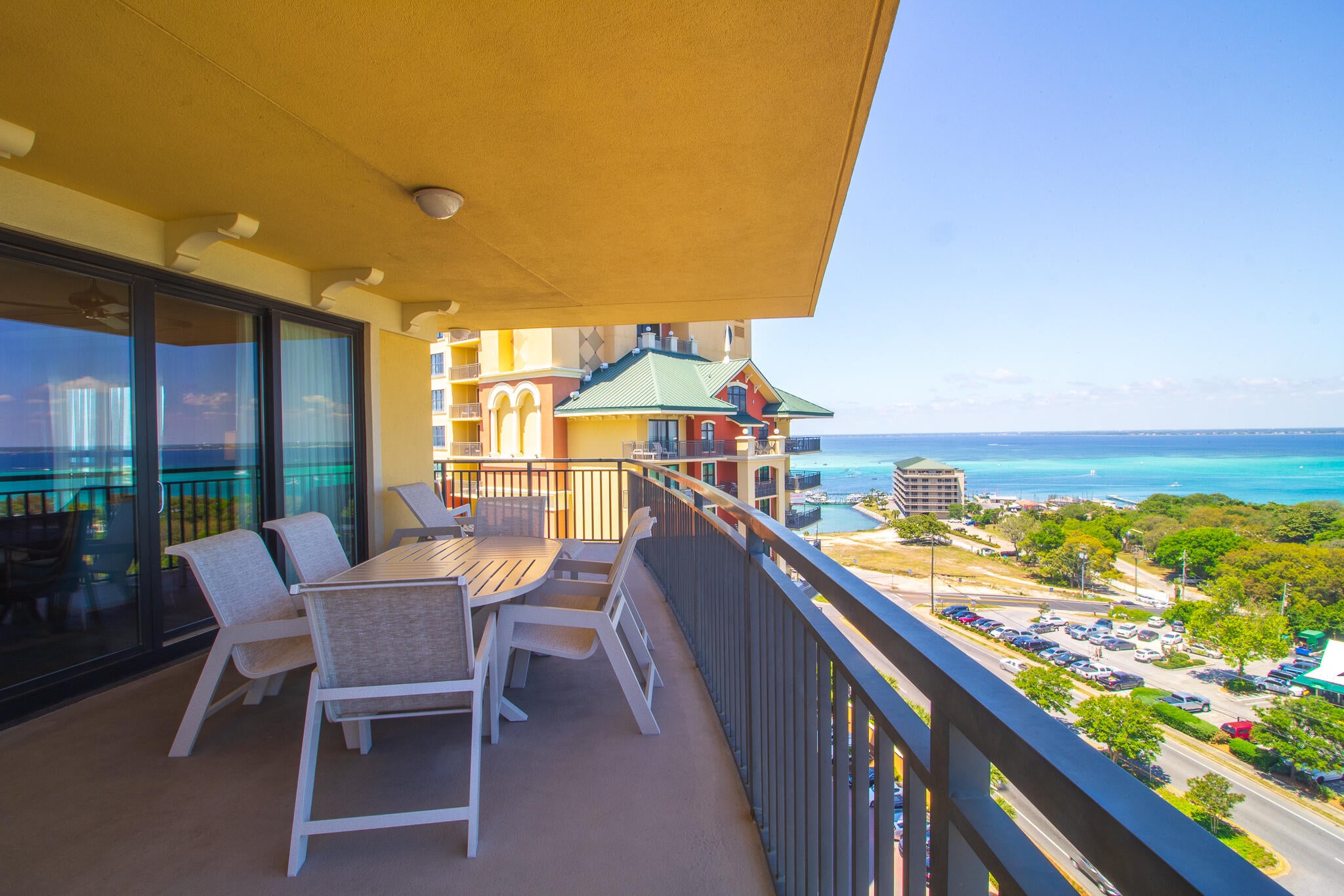 EMERALD GRANDE - Residential