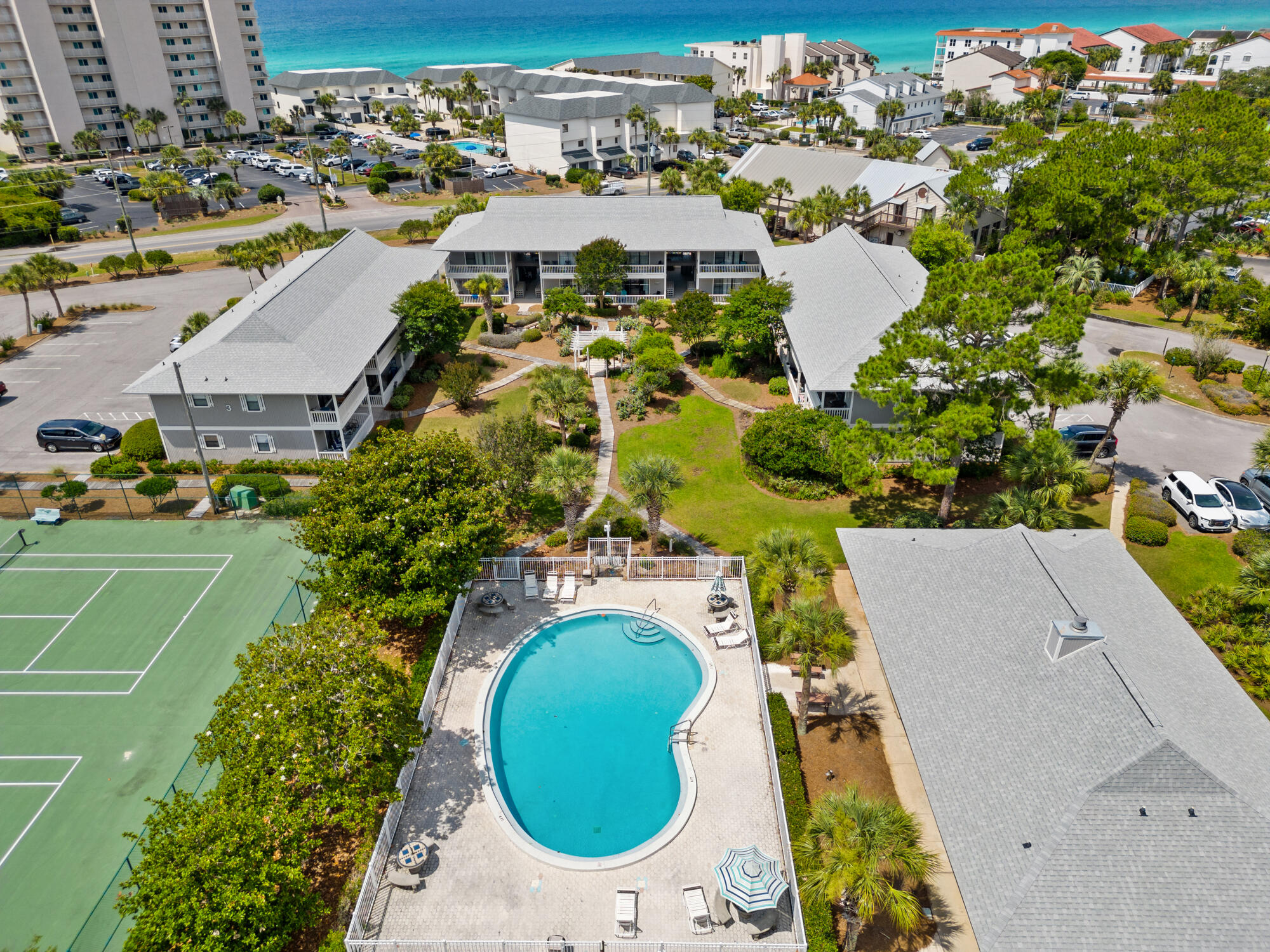 BEACHWOOD VILLAS CONDO - Residential