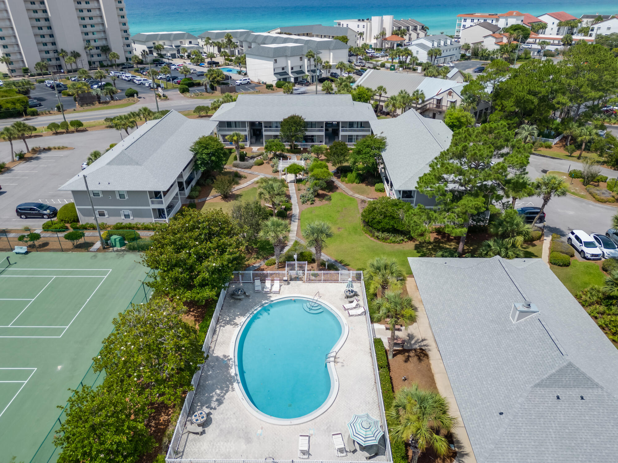 BEACHWOOD VILLAS CONDO - Residential