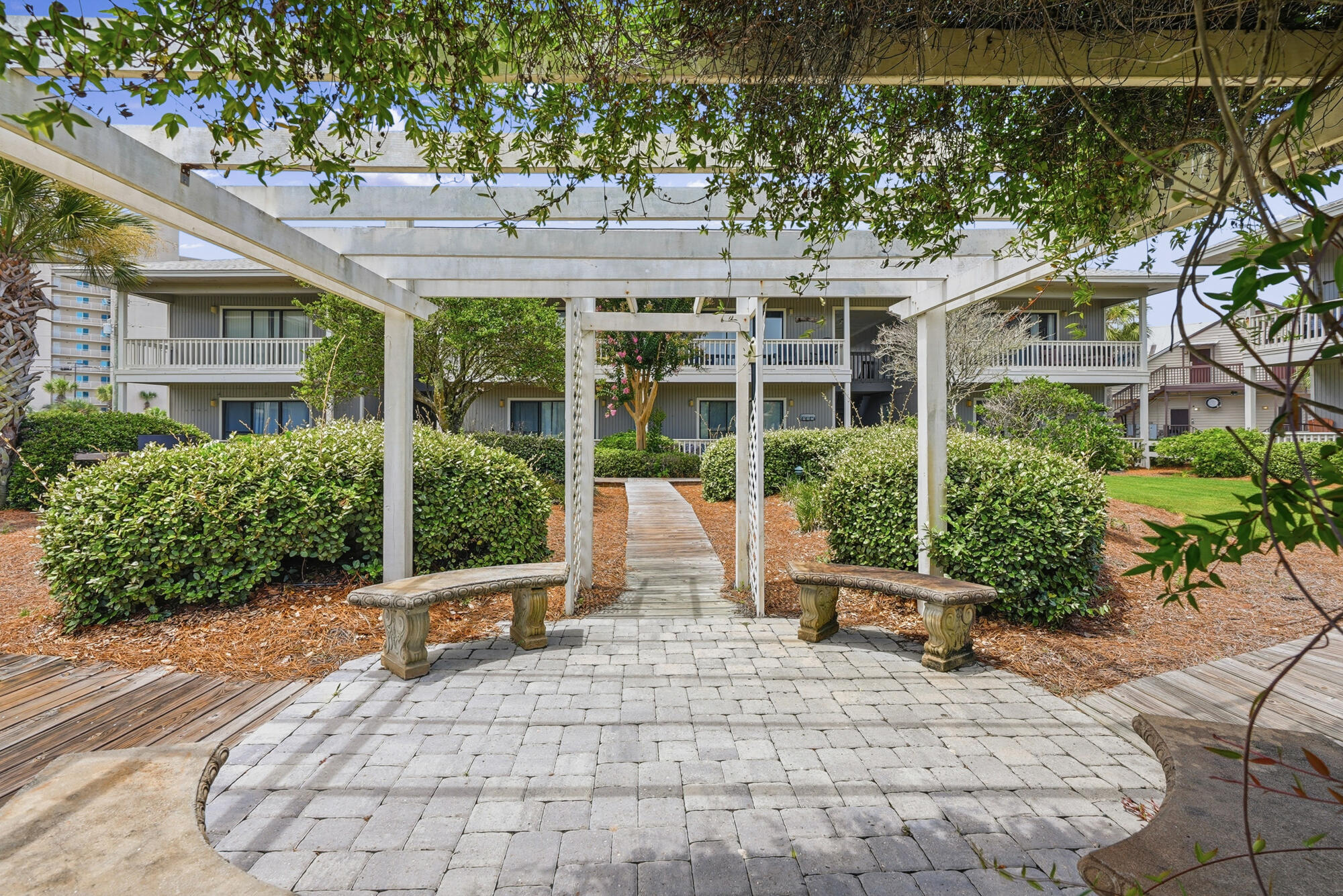 BEACHWOOD VILLAS CONDO - Residential