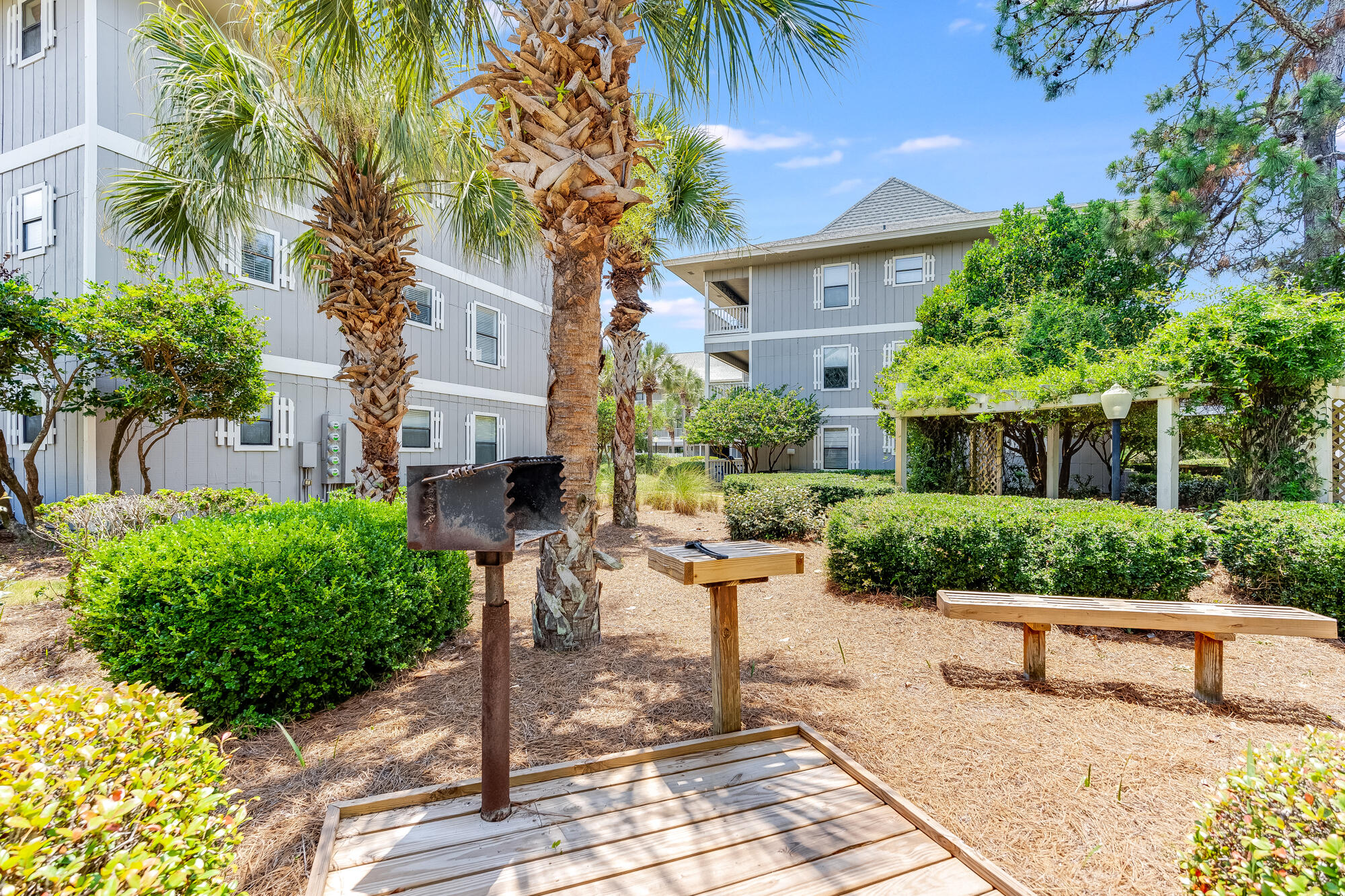 BEACHWOOD VILLAS CONDO - Residential