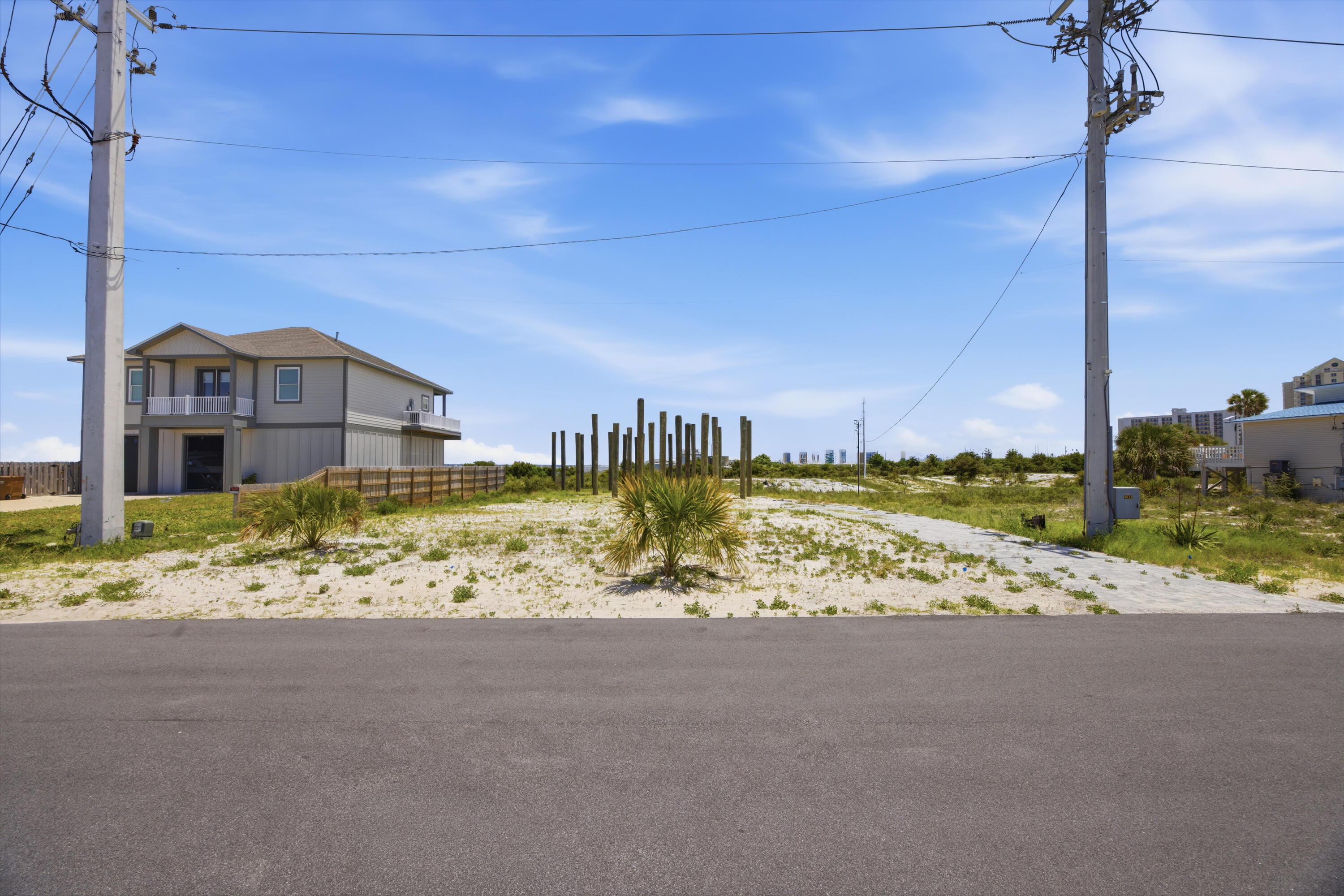 NO RECORDED SUBDIVISION - Land