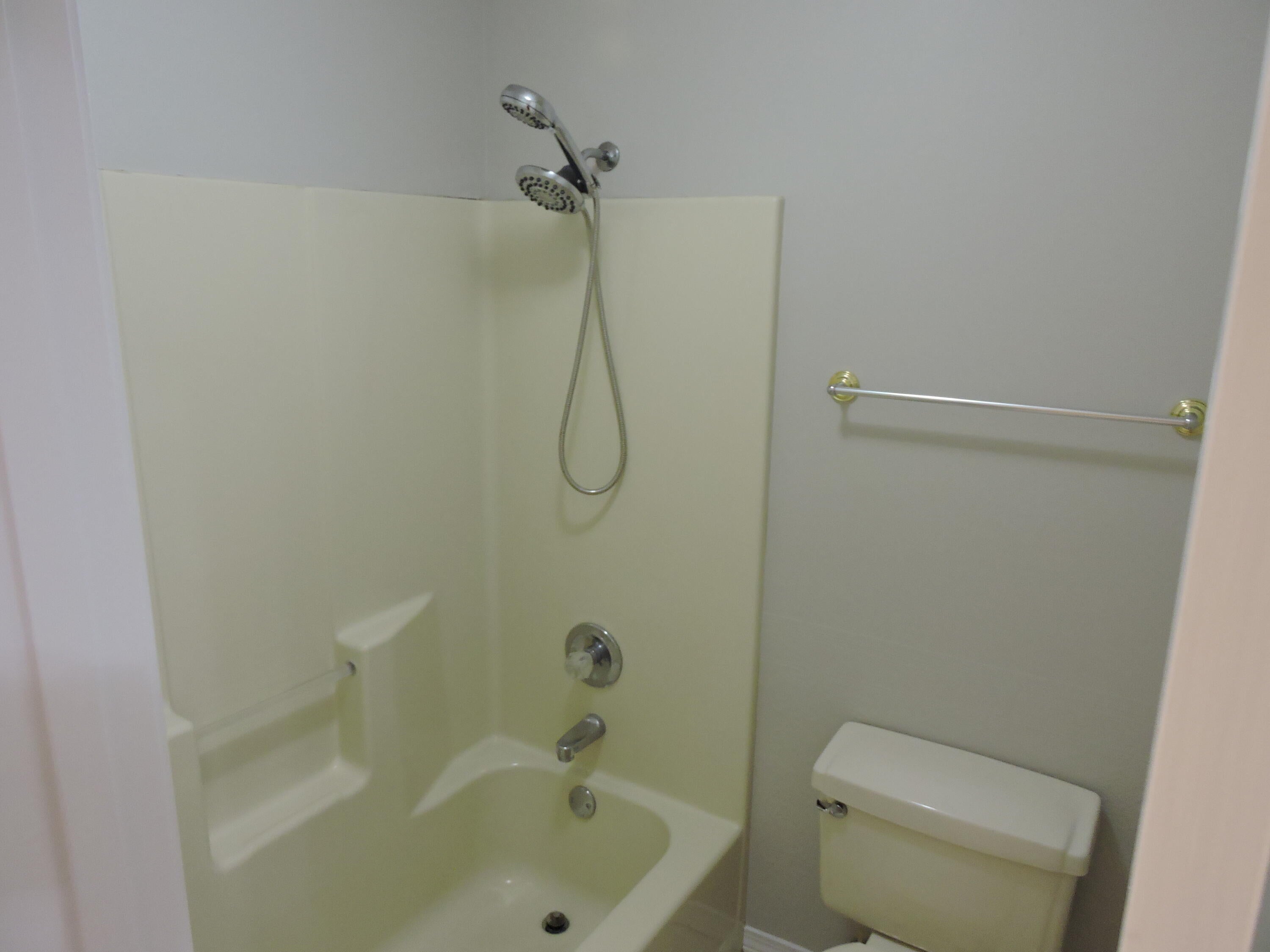 PINNACLE POINT - Residential Lease