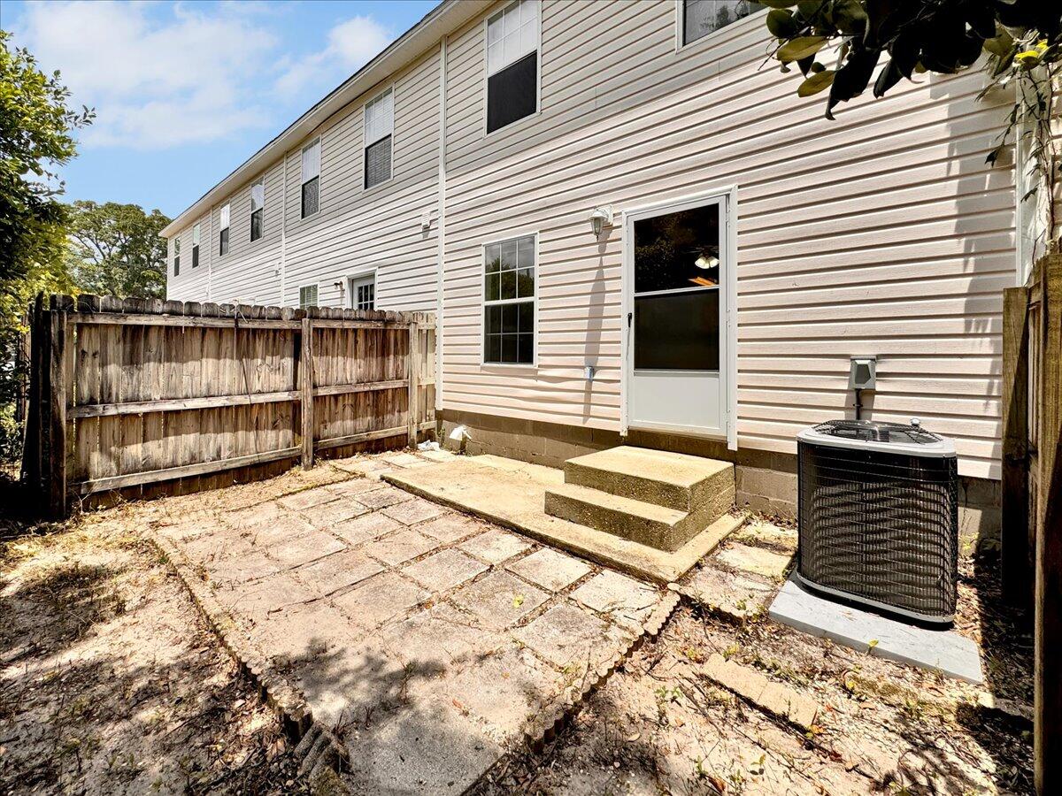 OAK PARK TOWNHOMES - Residential Lease
