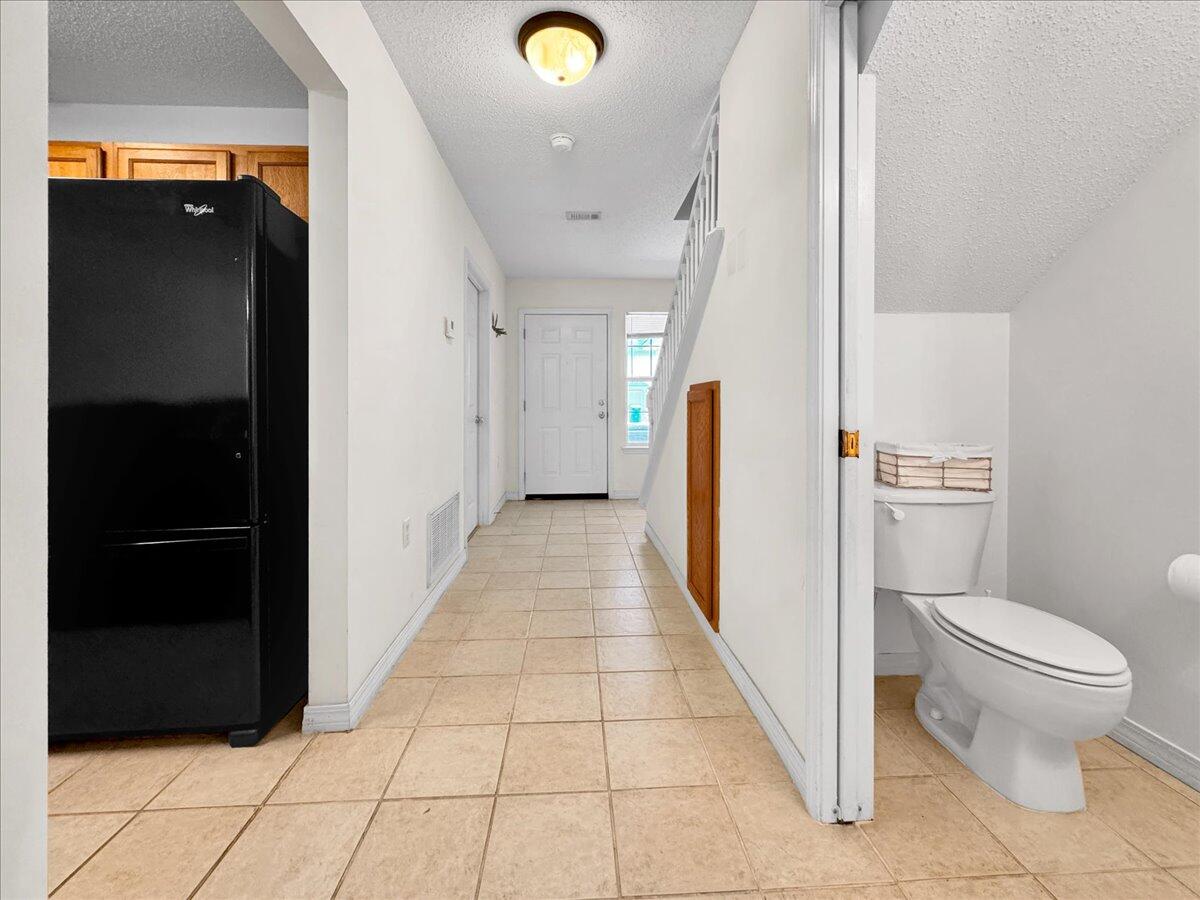 OAK PARK TOWNHOMES - Residential Lease