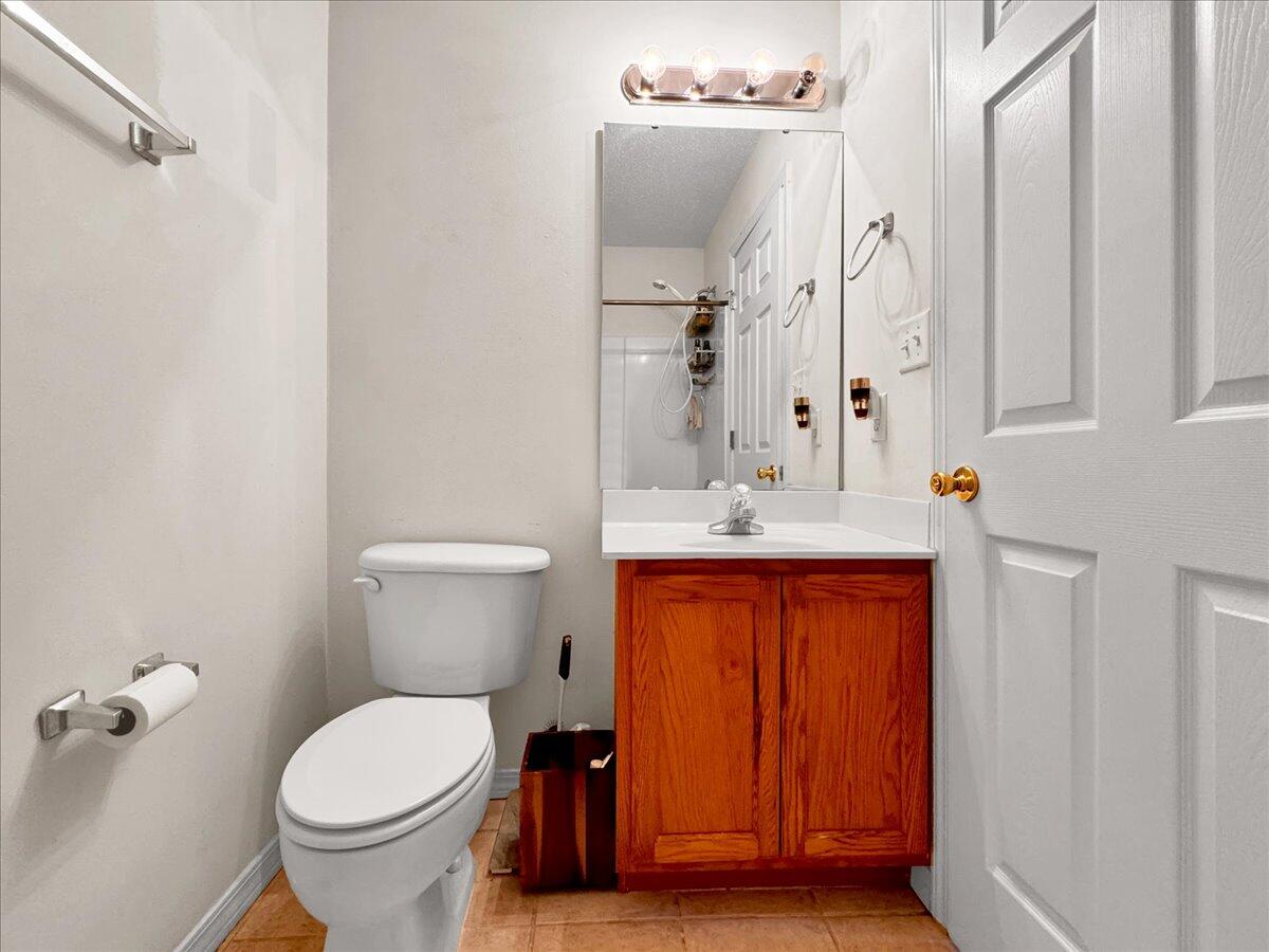 OAK PARK TOWNHOMES - Residential Lease